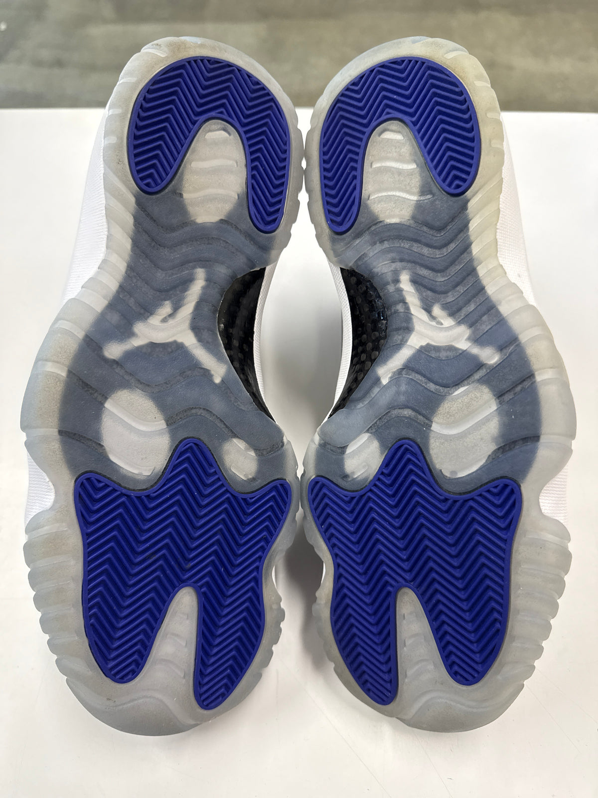 AIR JORDAN 11 SPACE JAM 2016 - SIZE 10.5 (WORN)