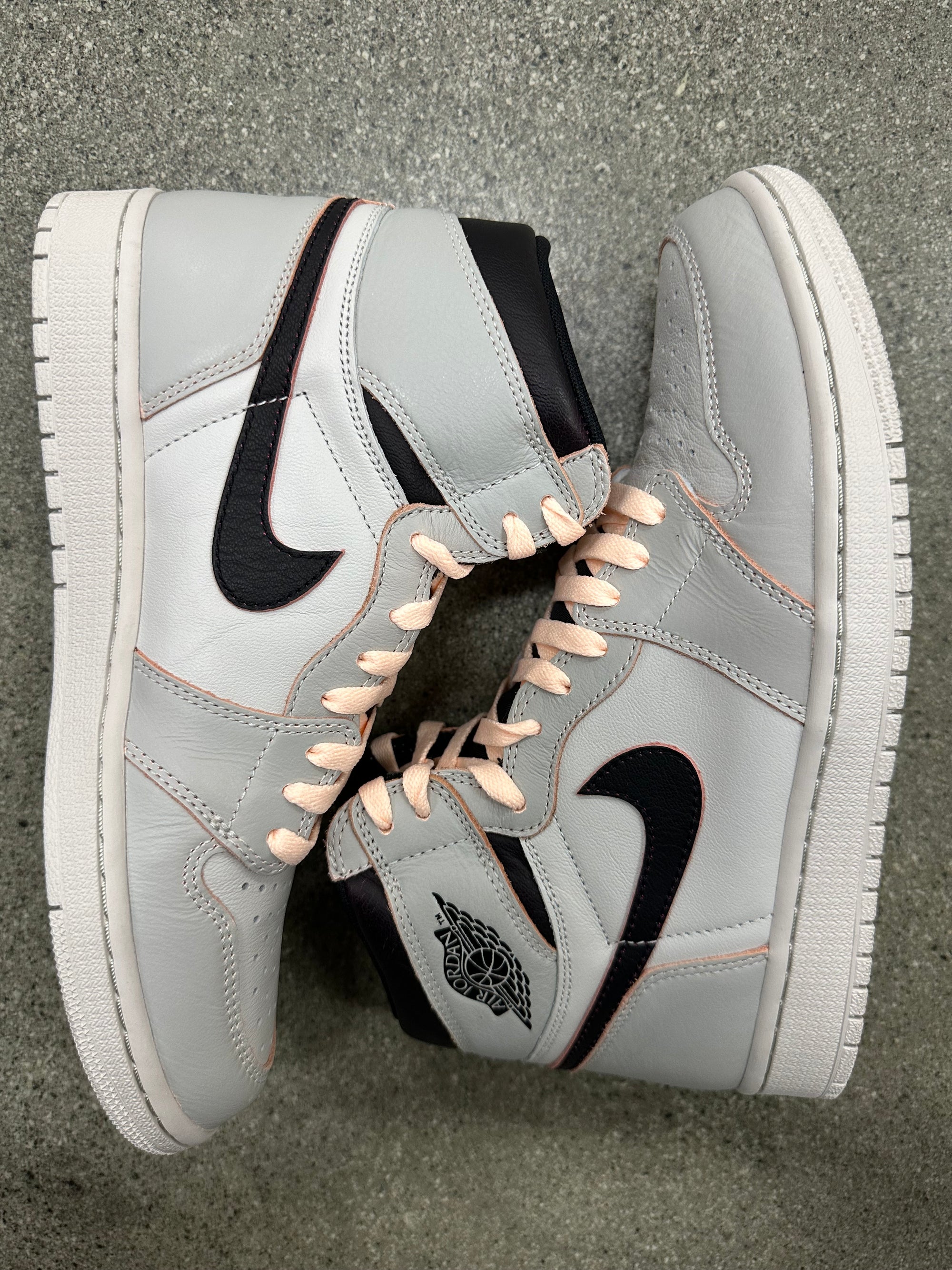 AIR JORDAN 1 HIGH NYC TO PARIS - SIZE 9 (WORN)