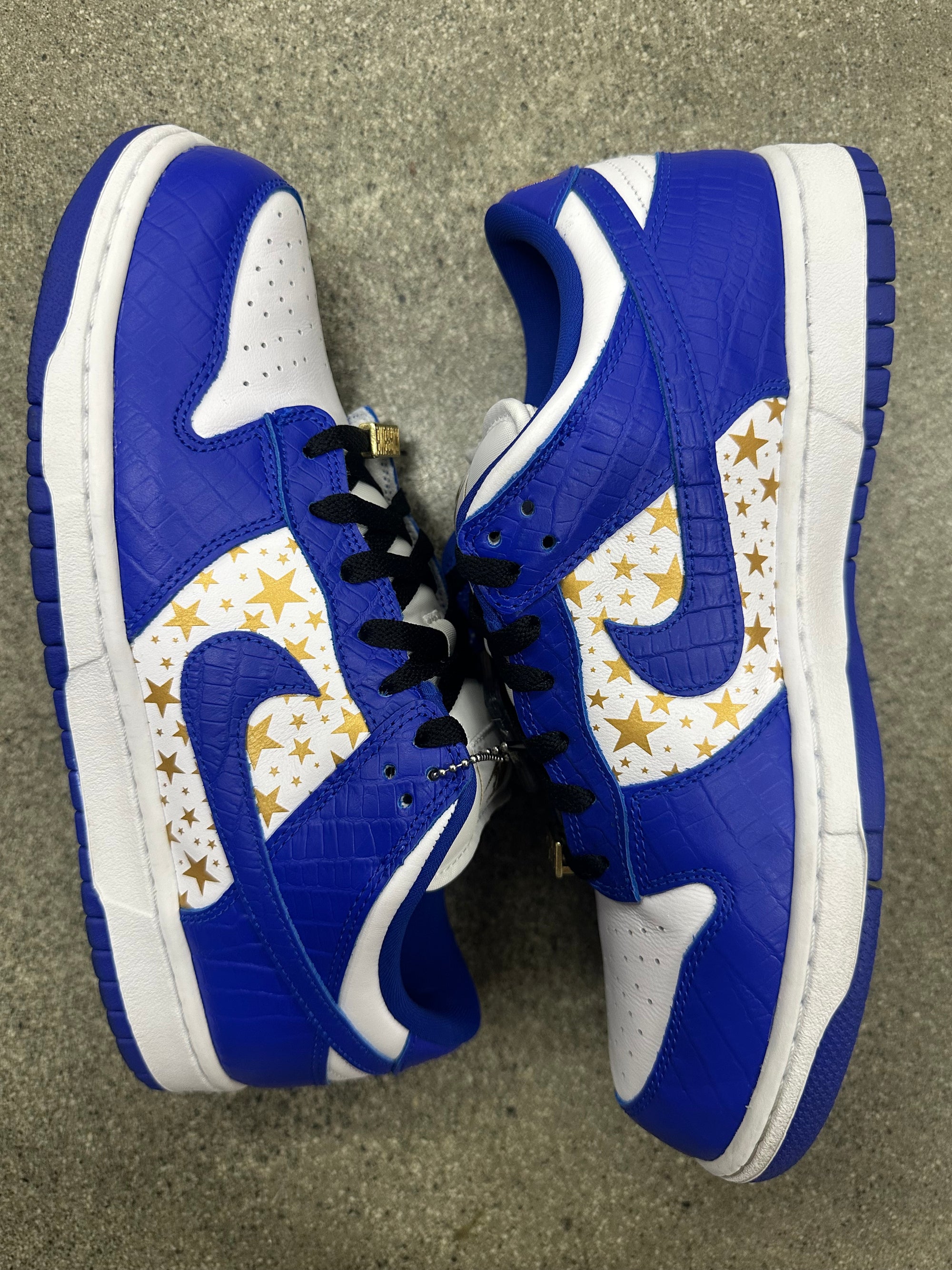 SB DUNK LOW SUPREME HYPER BLUE - SIZE 9.5 (WORN)