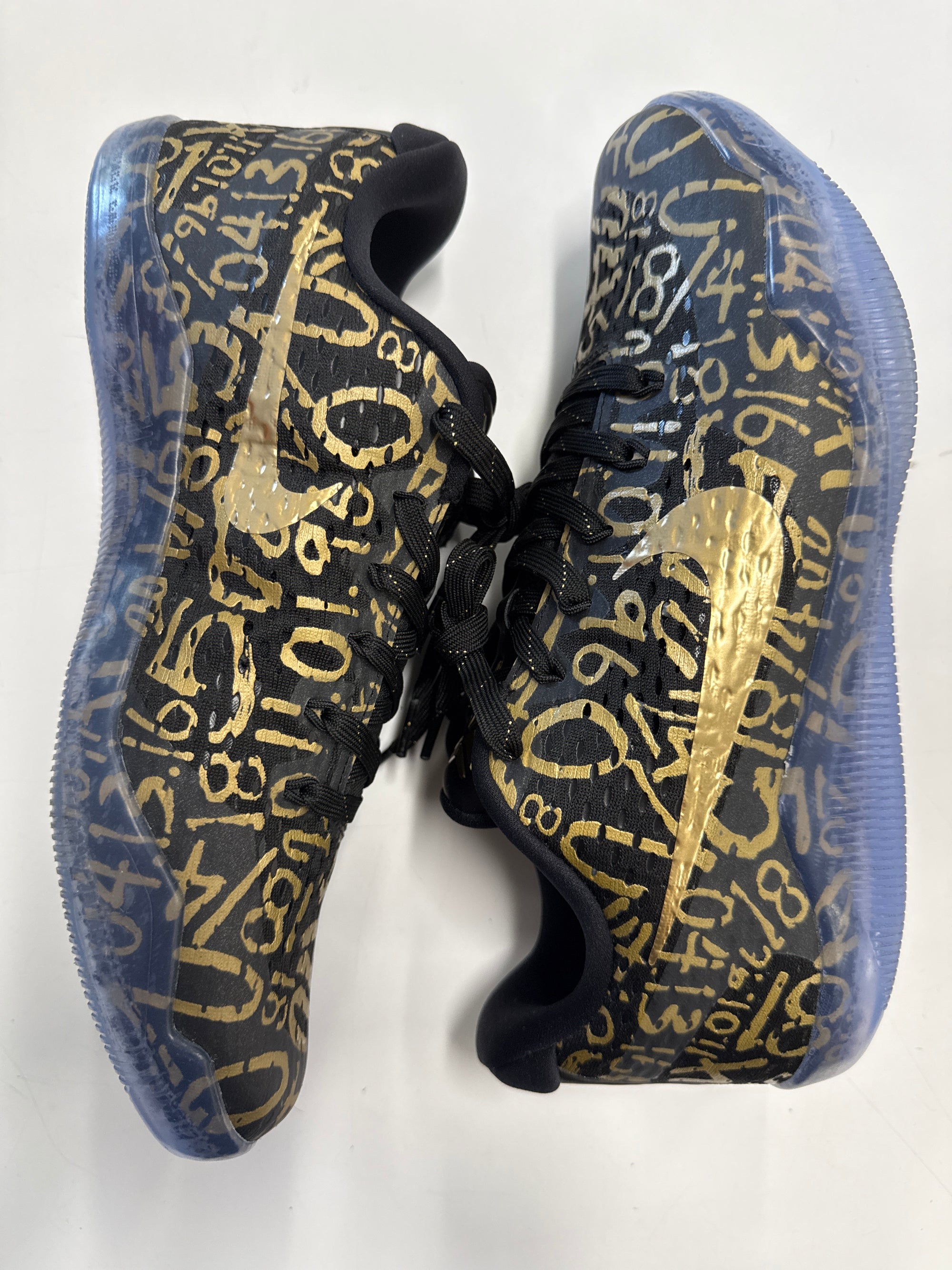 KOBE 11 PROTRO MAMBA DAY - SIZE 9.5 (WORN)