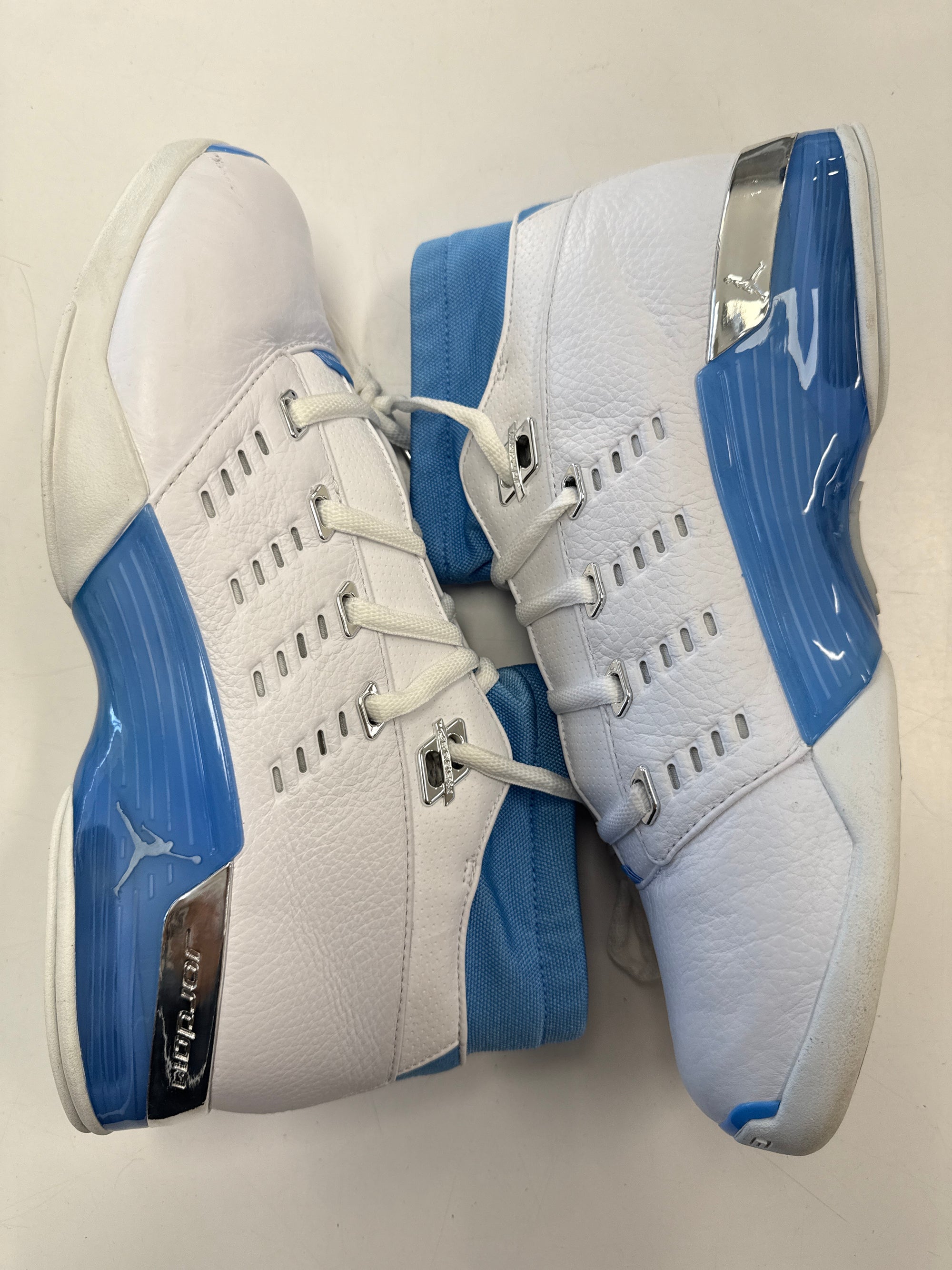 AIR JORDAN 17 UNIVERSITY BLUE 2024 - SIZE 11 (WORN) - SCRATCH ON TOE BOX / COMES IN SUITCASE