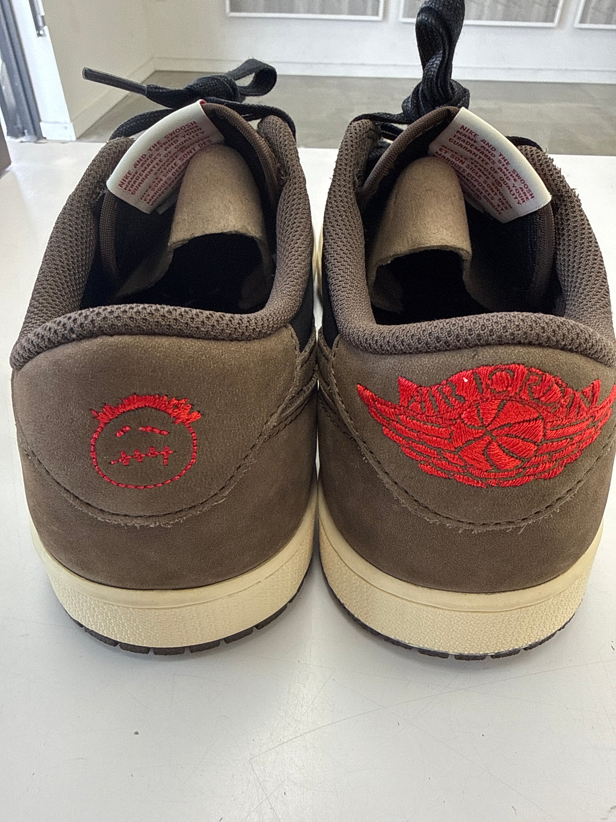 AIR JORDAN 1 LOW TRAVIS SCOTT MOCHA - SIZE 9.5 (WORN ONCE)