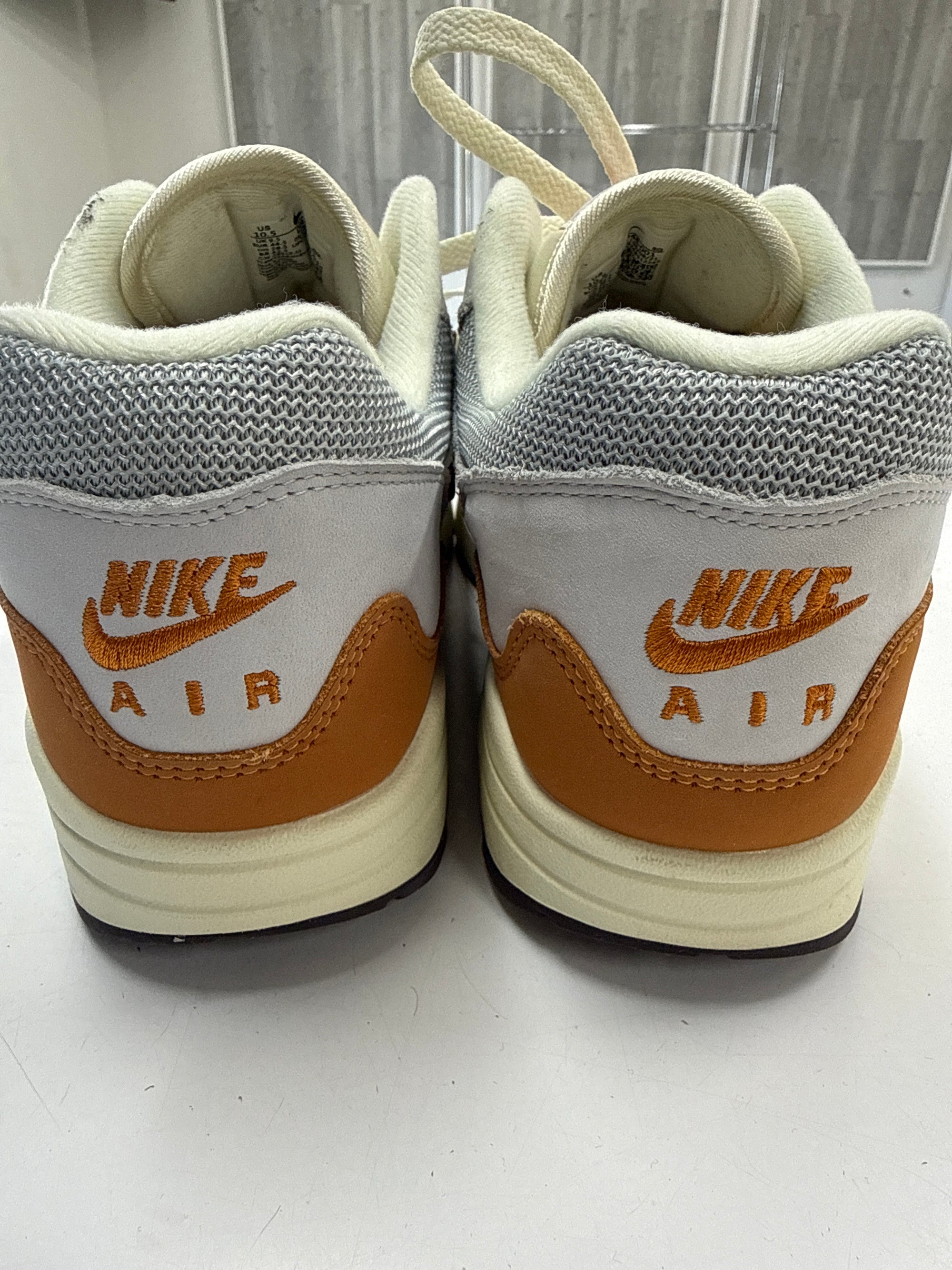 AIR MAX PATTA WAVES MONARCH - SIZE 10.5 (WORN)