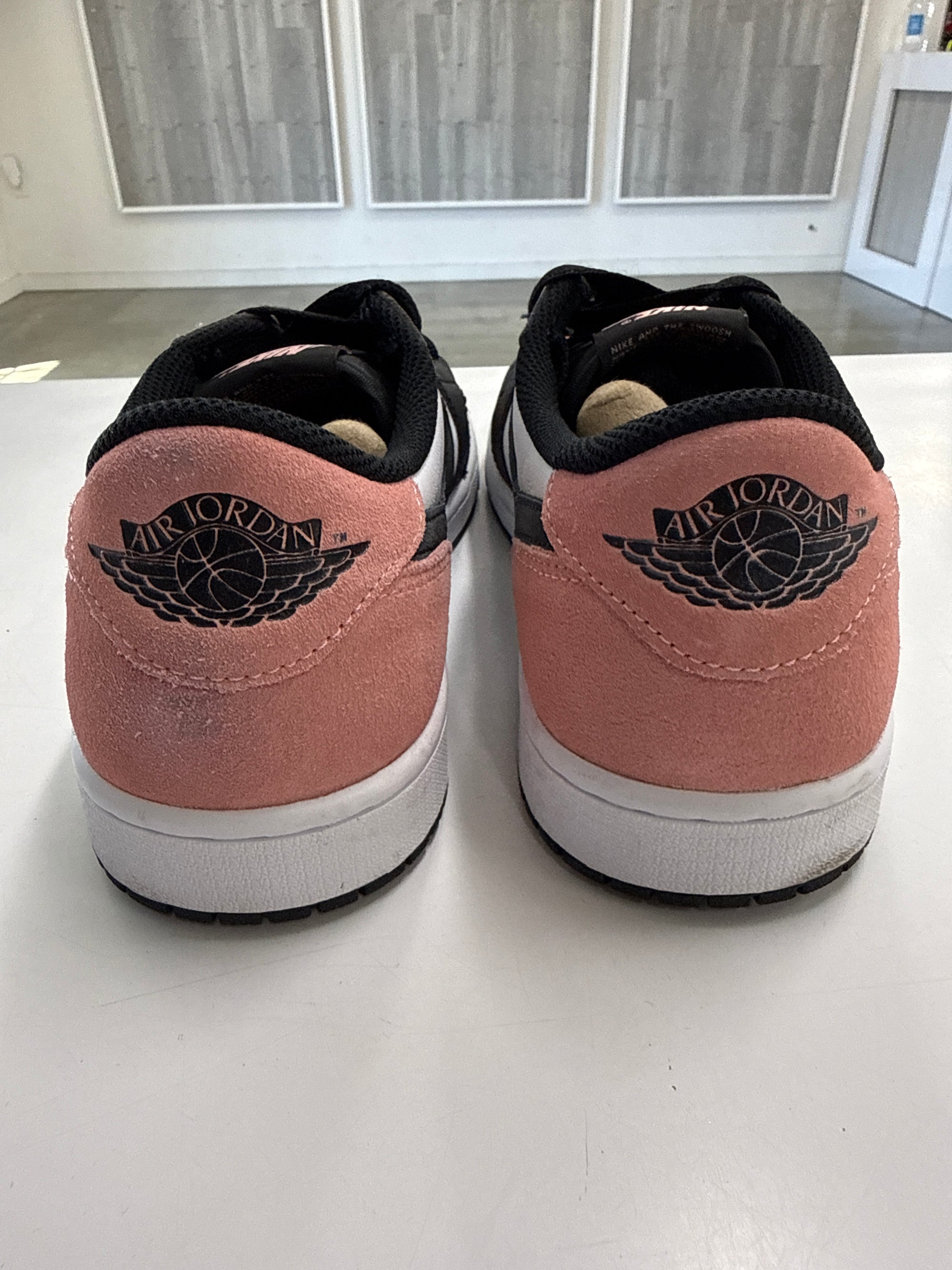 AIR JORDAN 1 LOW BLEACHED CORAL - SIZE 10 (WORN)