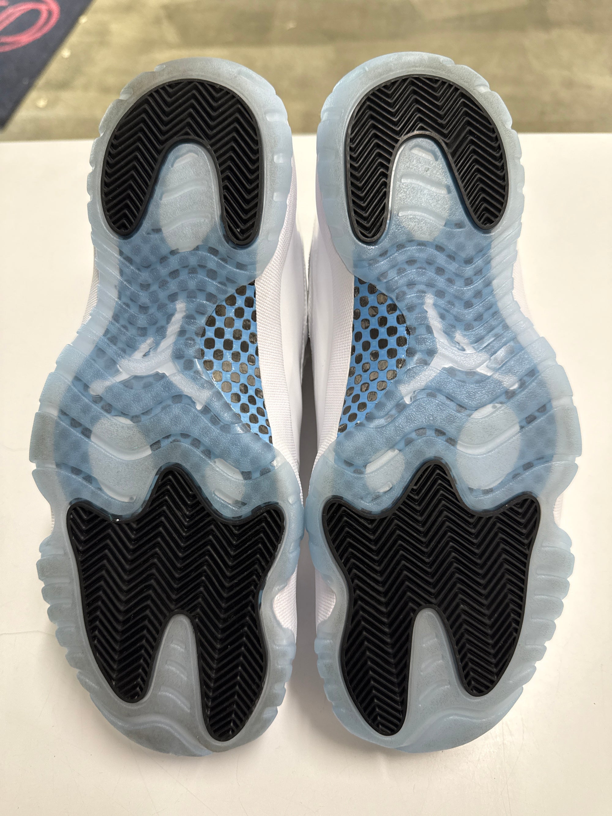 AIR JORDAN 11 LEGEND BLUE 2024 - SIZE 11 (WORN)