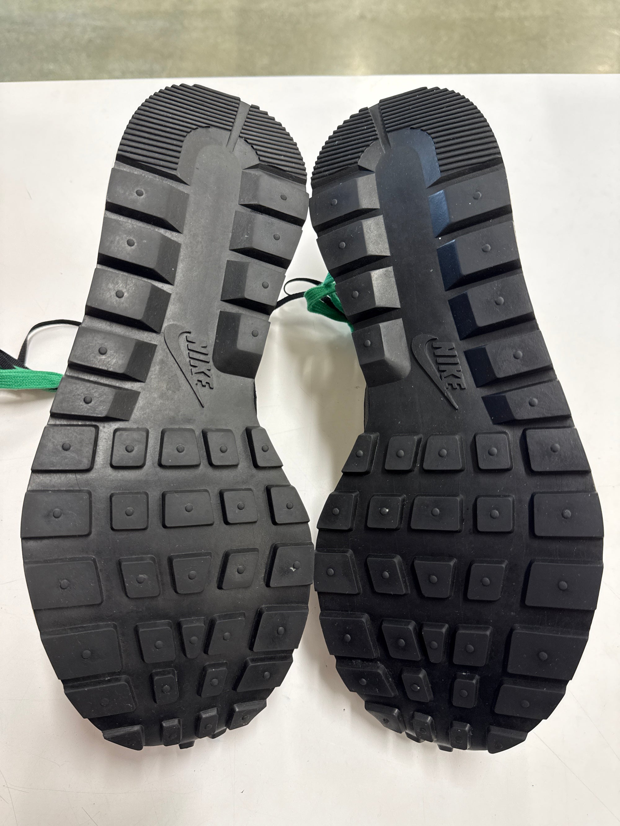 VAPORWAFFLE SACAI VILLAIN RED NEPTUNE GREEN - SIZE 10.5 (WORN)