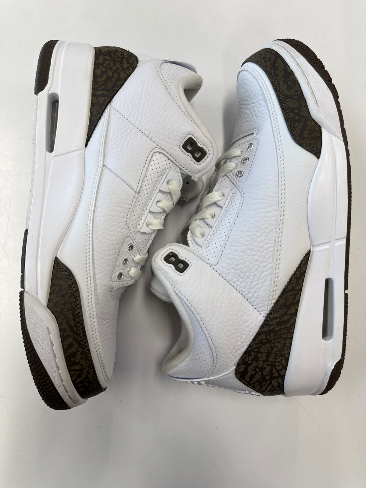 AIR JORDAN 3 MOCHA 2018 - SIZE 10.5 (WORN)