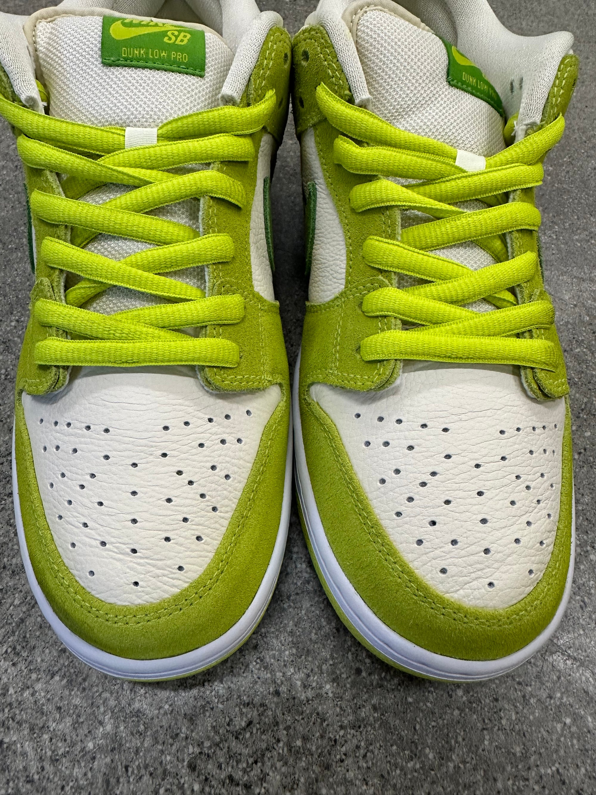 SB DUNK LOW GREEN APPLE - SIZE 11.5 (WORN)