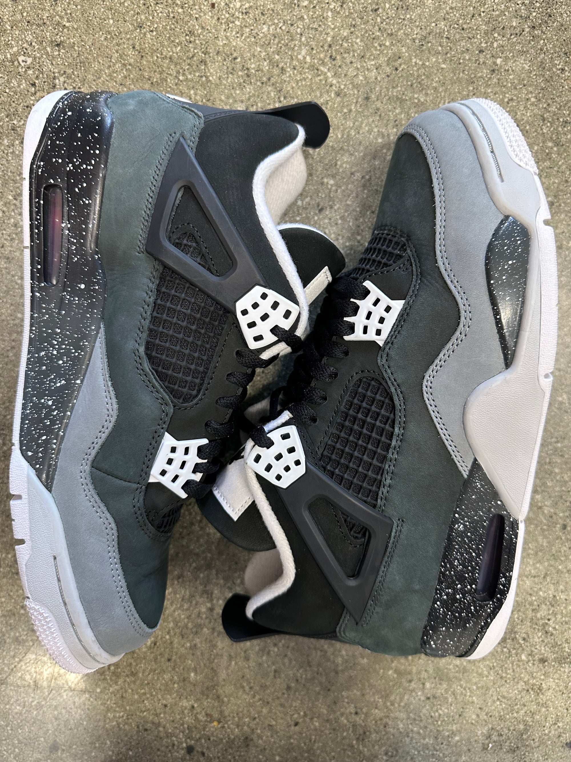 AIR JORDAN 4 FEAR - SIZE 9.5 (WORN)
