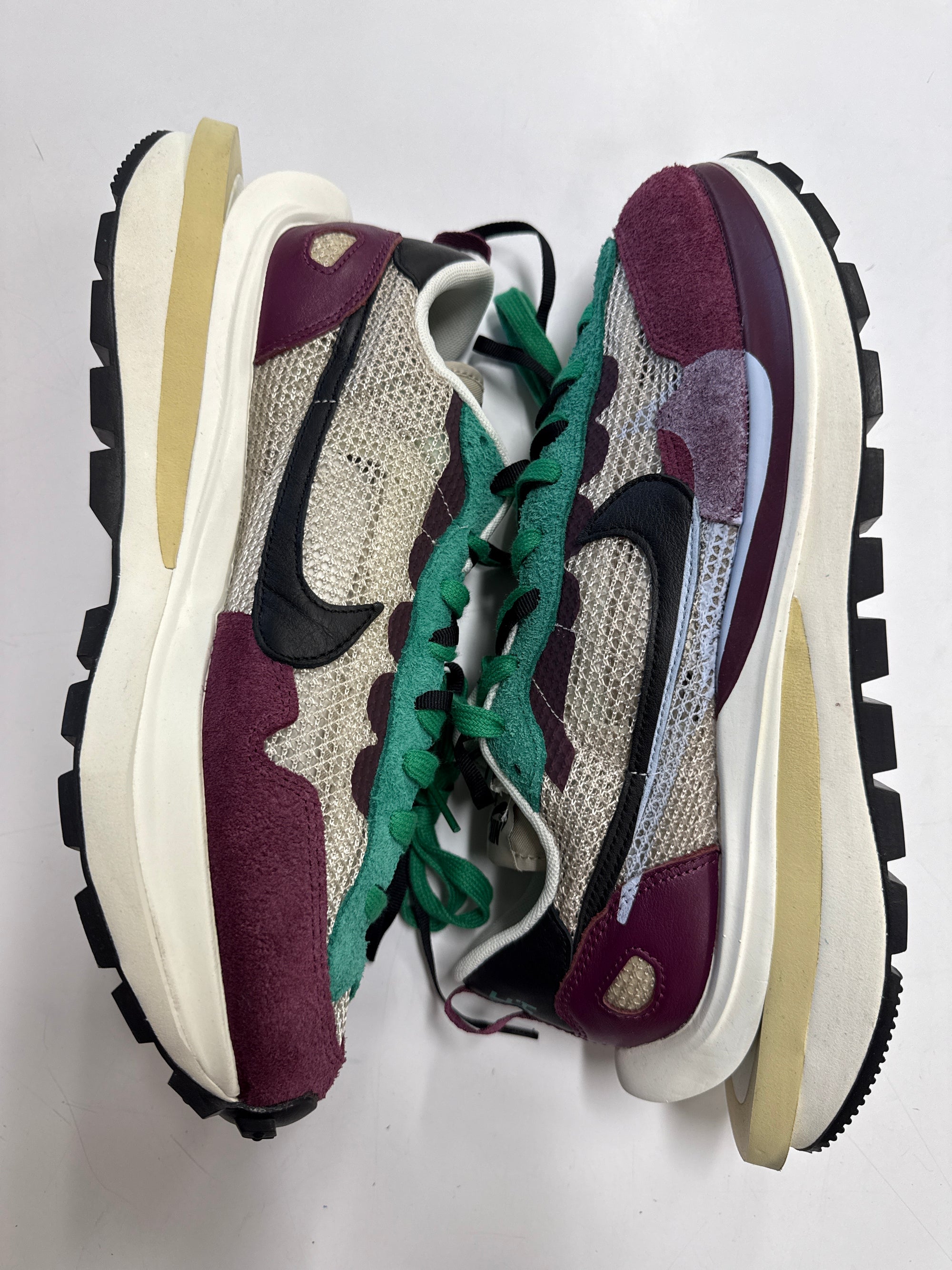 VAPORWAFFLE SACAI VILLAIN RED NEPTUNE GREEN - SIZE 10.5 (WORN)