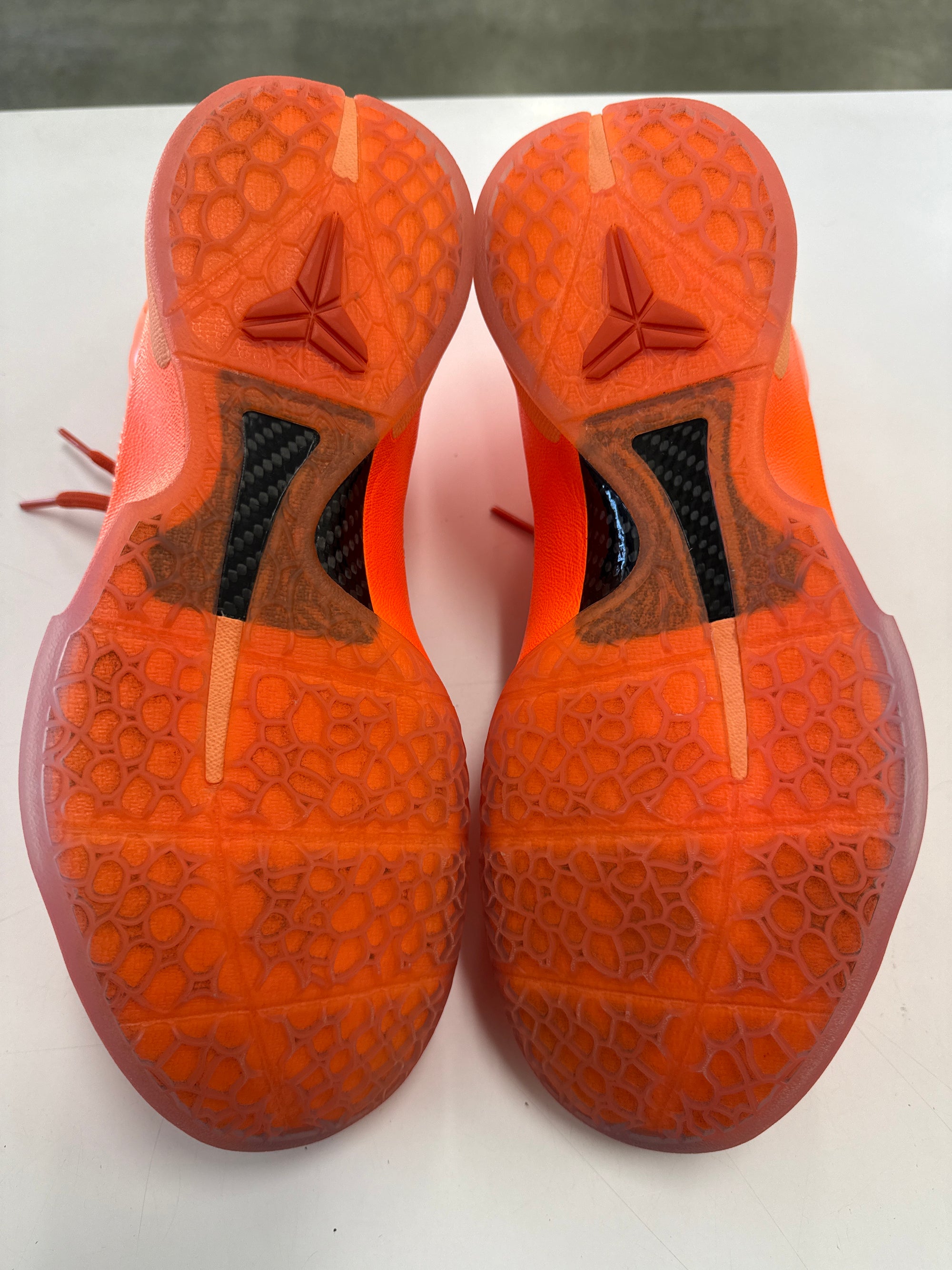 KOBE 6 PROTRO TOTAL ORANGE - SIZE 9.5 (WORN)