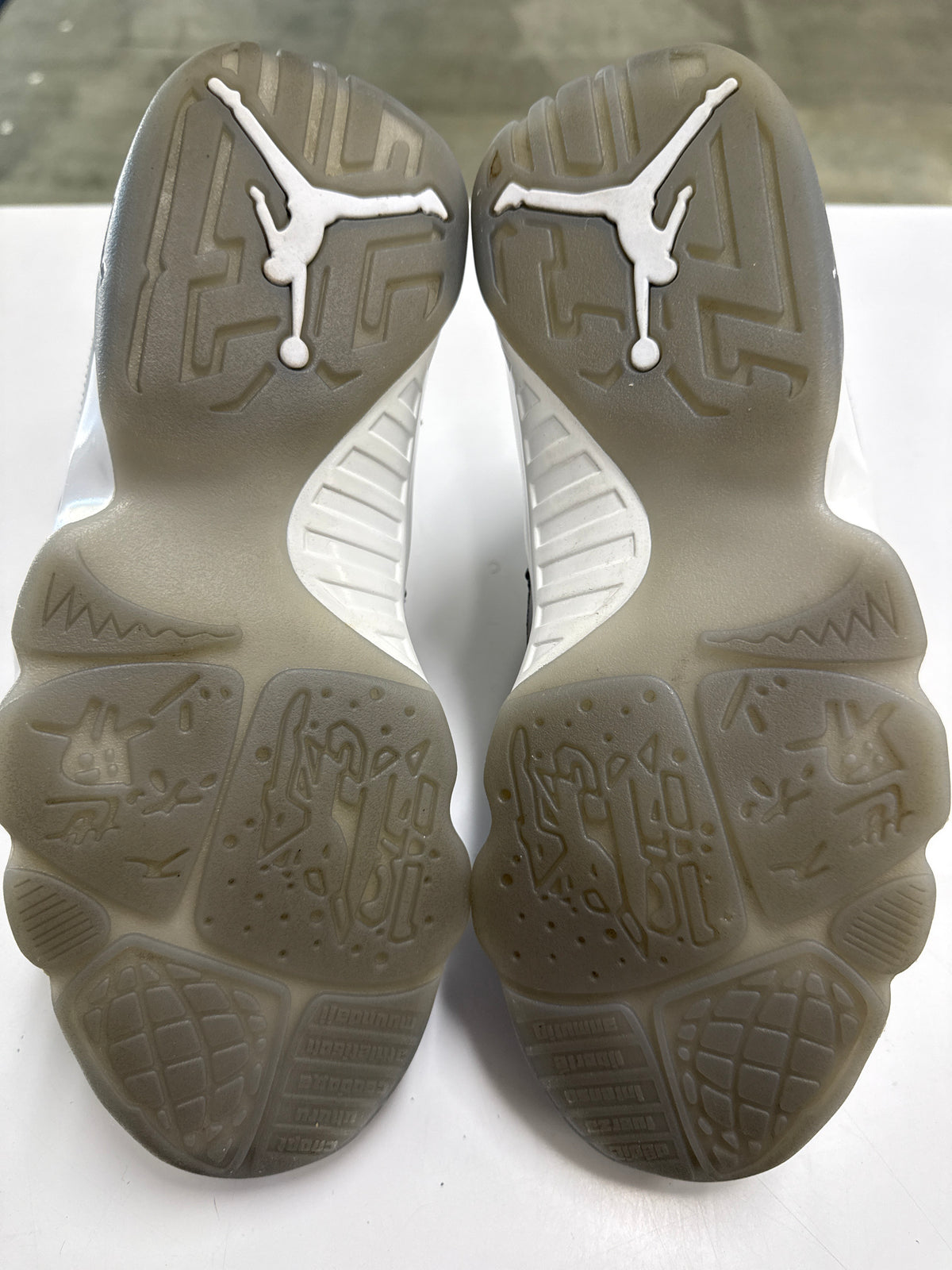 AIR JORDAN 9 COOL GREY 2025 - SIZE 8.5 (WORN)