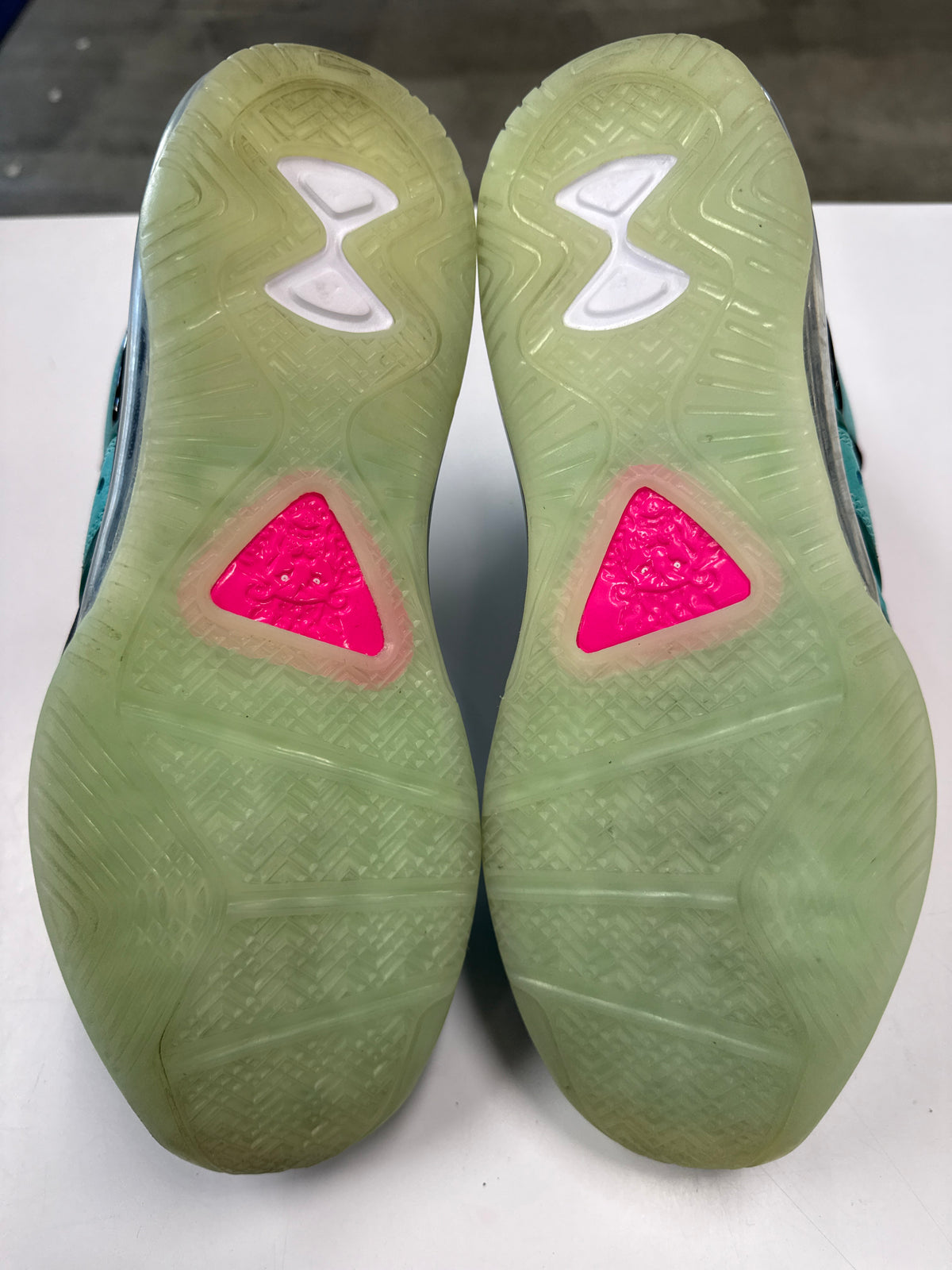 LEBRON 8 SOUTH BEACH 2021 - SIZE 10 (WORN)