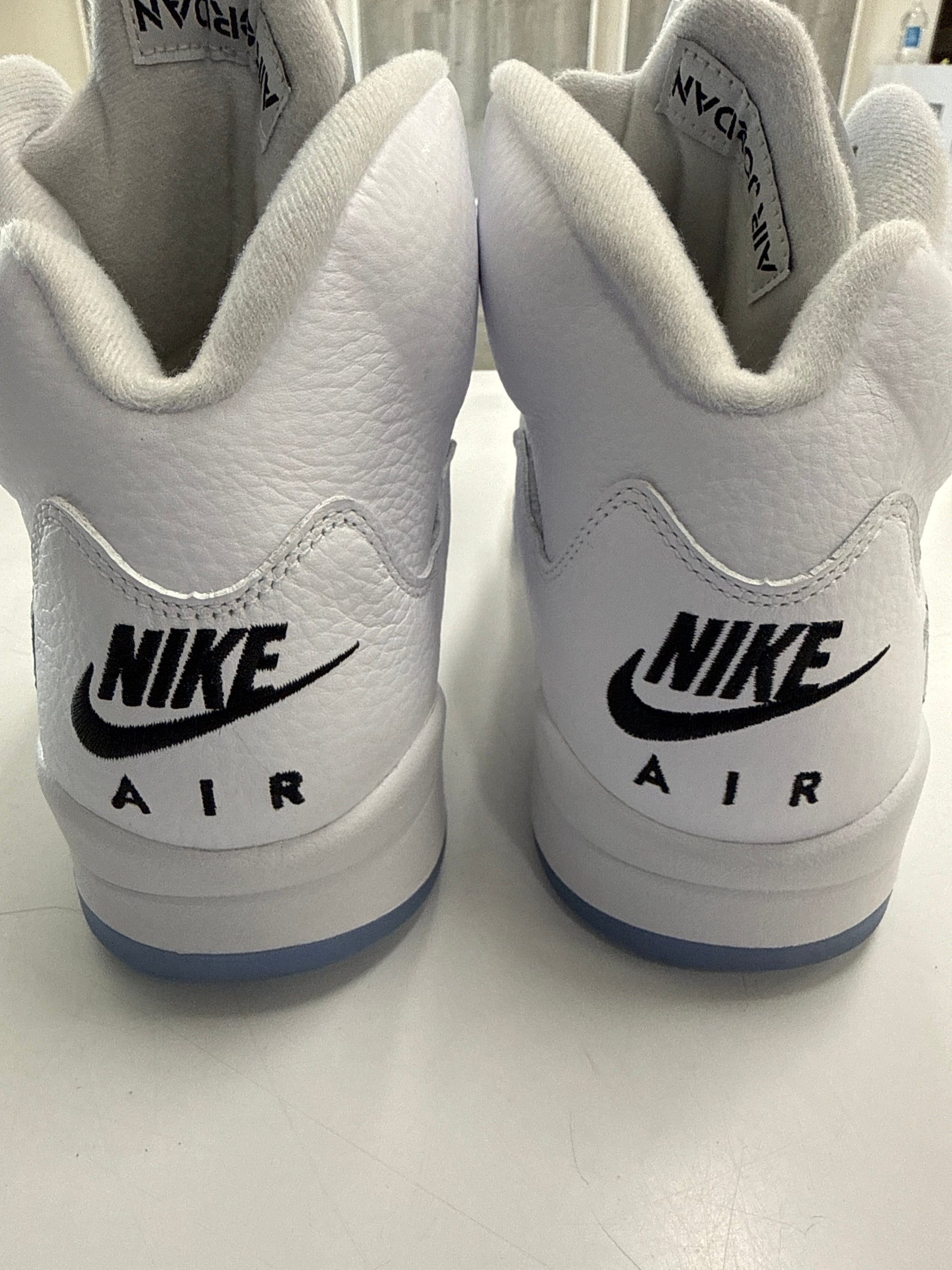 AIR JORDAN 5 WHITE METALLIC 2026 - SIZE 10.5 (WORN)