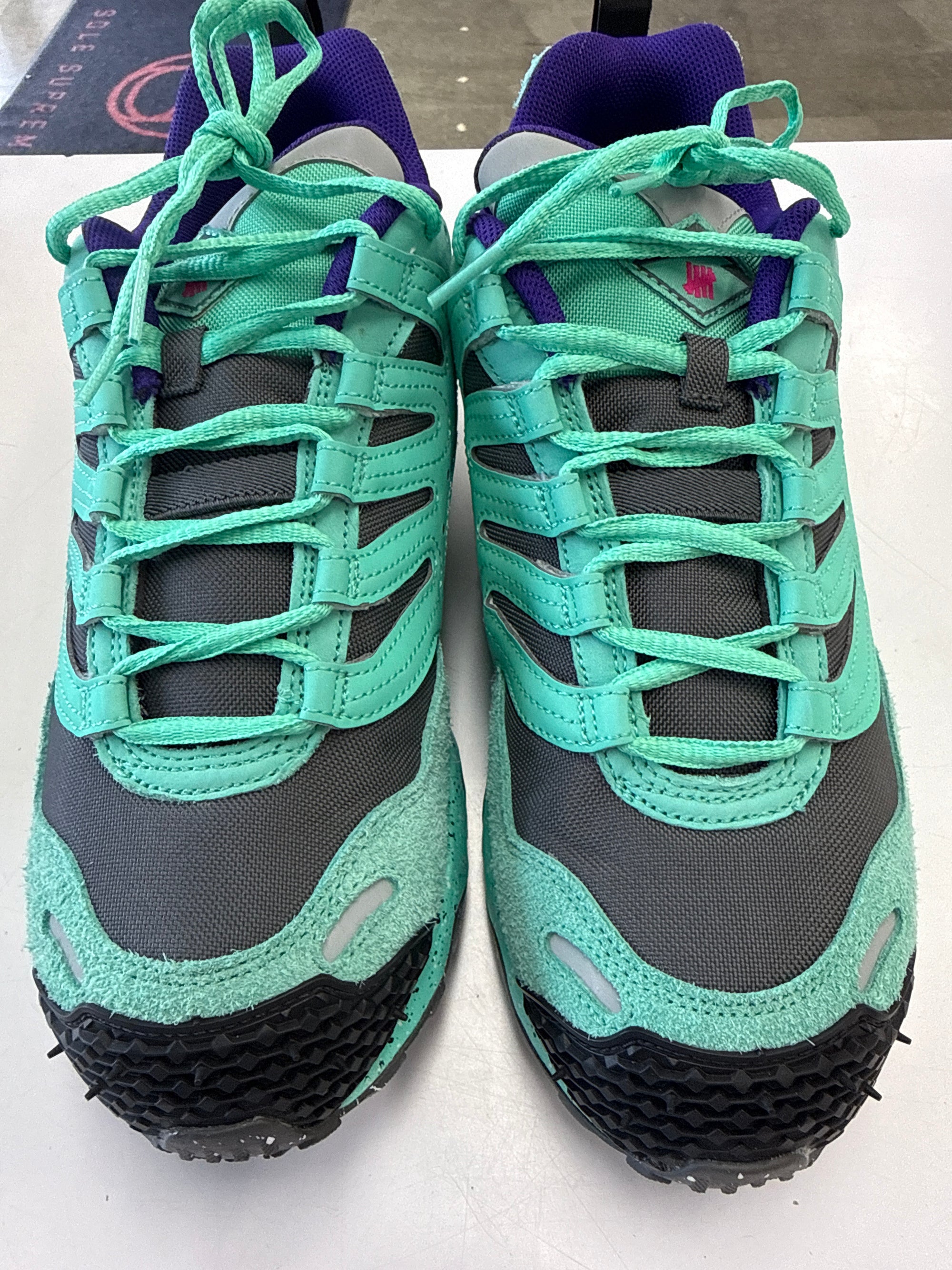 AIR TERRA HUMARA LIGHT MENTA - SIZE 10.5 (WORN) - SUPER CLEAN