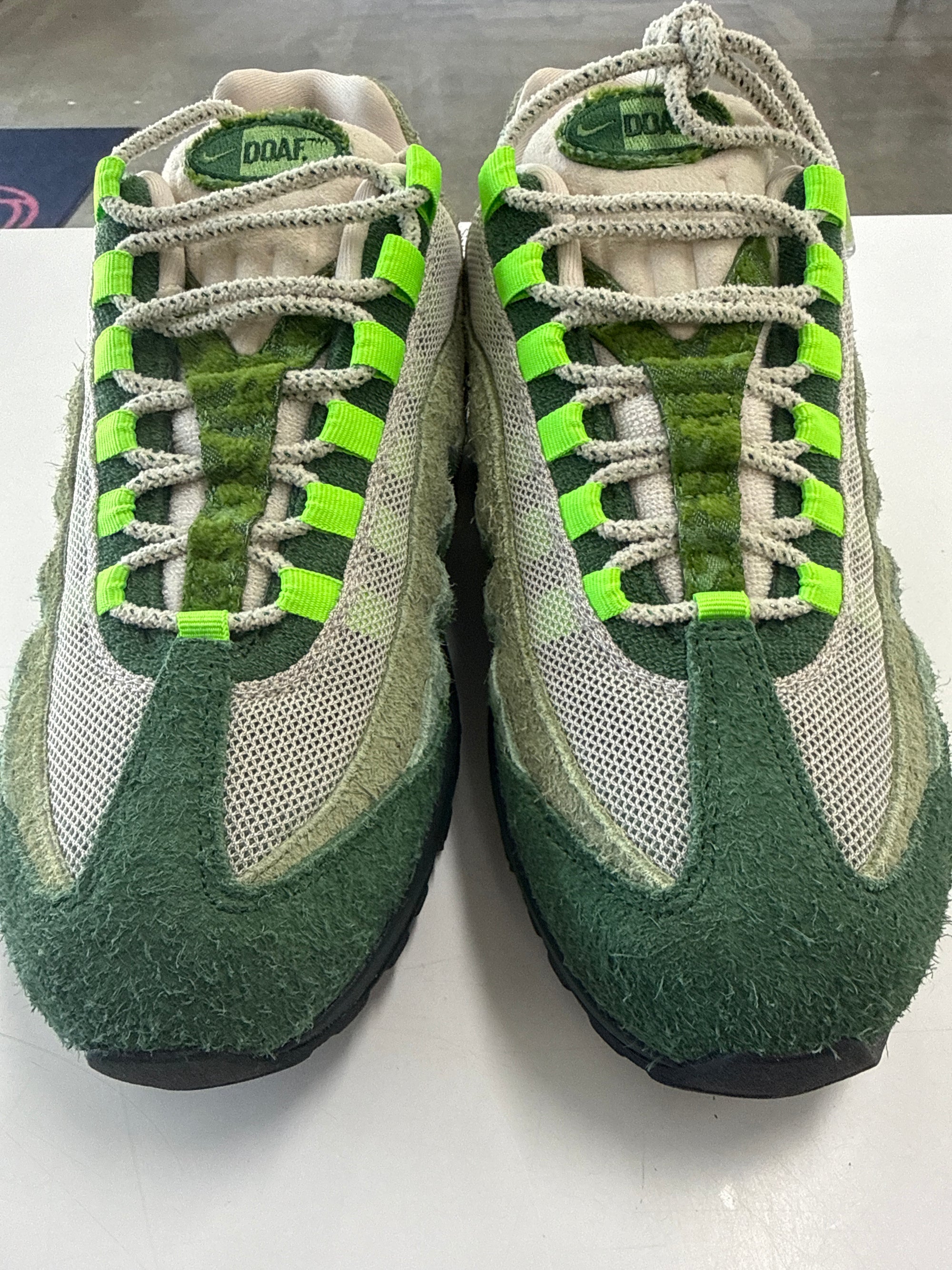 AIR MAX 95 BIG BUBBLE DUCKS OF FEATHER OREGON DUCKS THE WOODS - SIZE 8.5 (WORN)