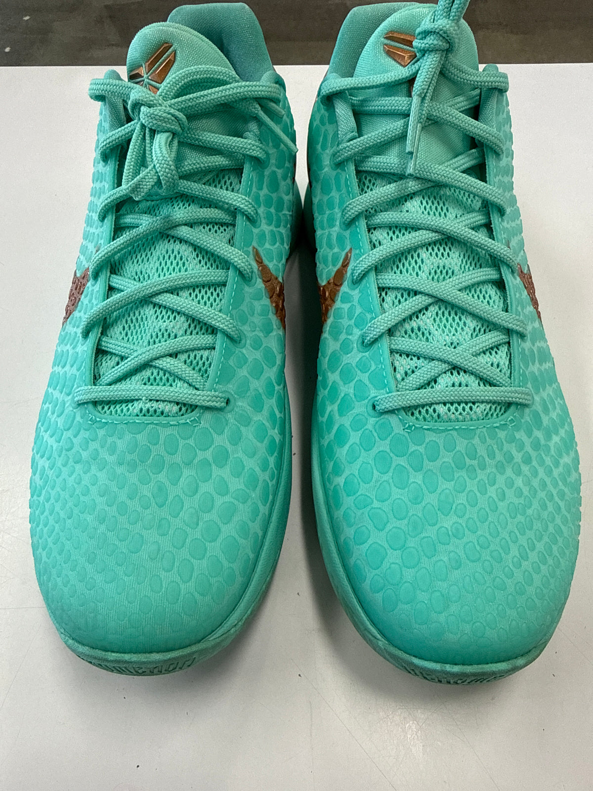 KOBE 6 PROTRO JALEN BRUNSON STATUE OF LIBERTY - SIZE 10 (WORN)