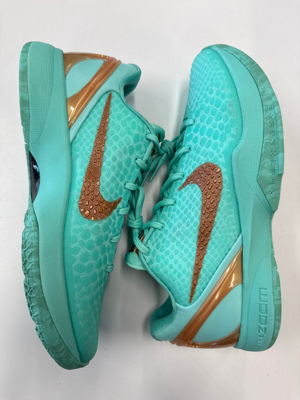 KOBE 6 PROTRO JALEN BRUNSON STATUE OF LIBERTY - SIZE 10 (WORN)