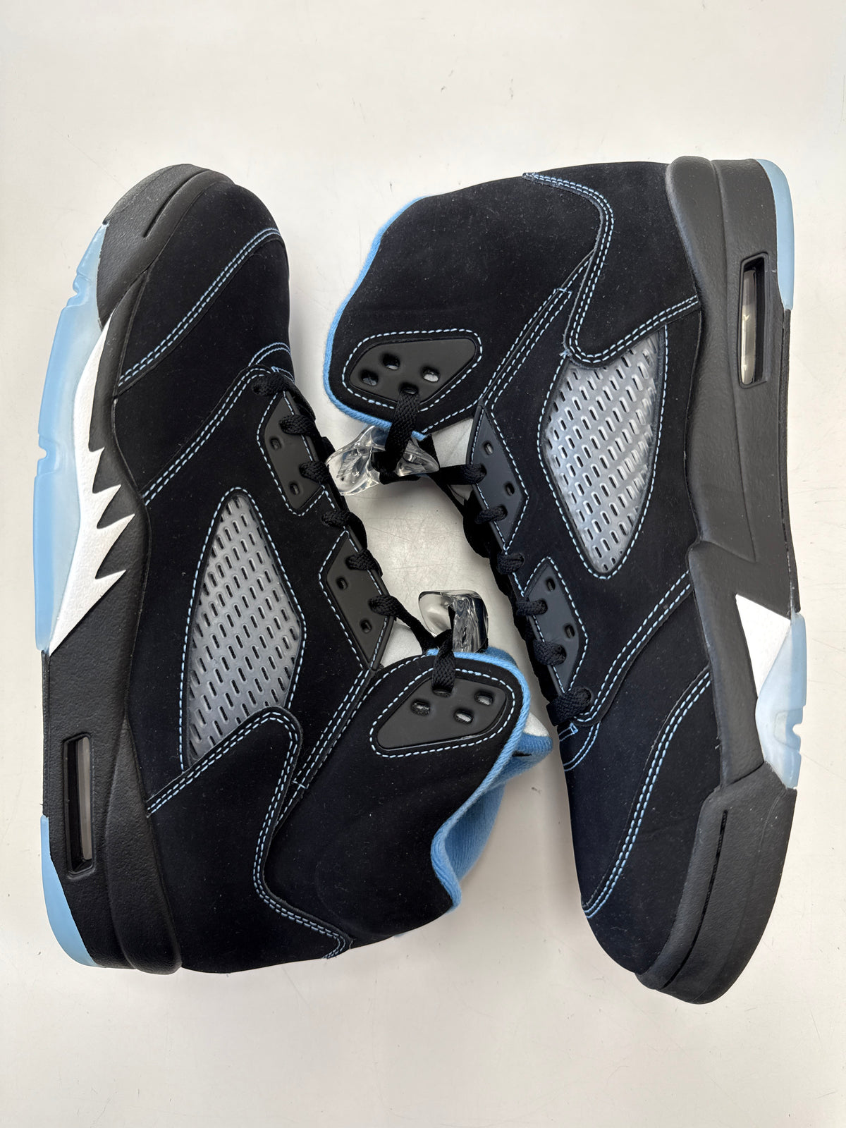 AIR JORDAN 5 BLACK UNIVERSITY BLUE 2026 - SIZE 11.5 (WORN
