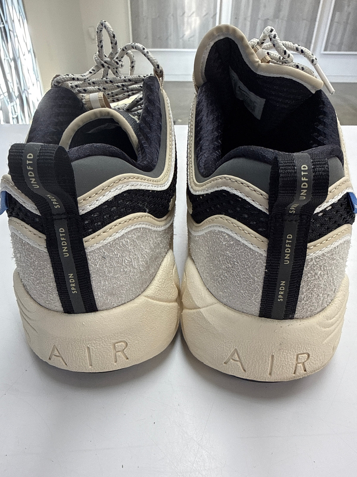 AIR ZOOM SPIRIDON UNDEFEATED PHANTOM - SIZE 10.5 (WORN)