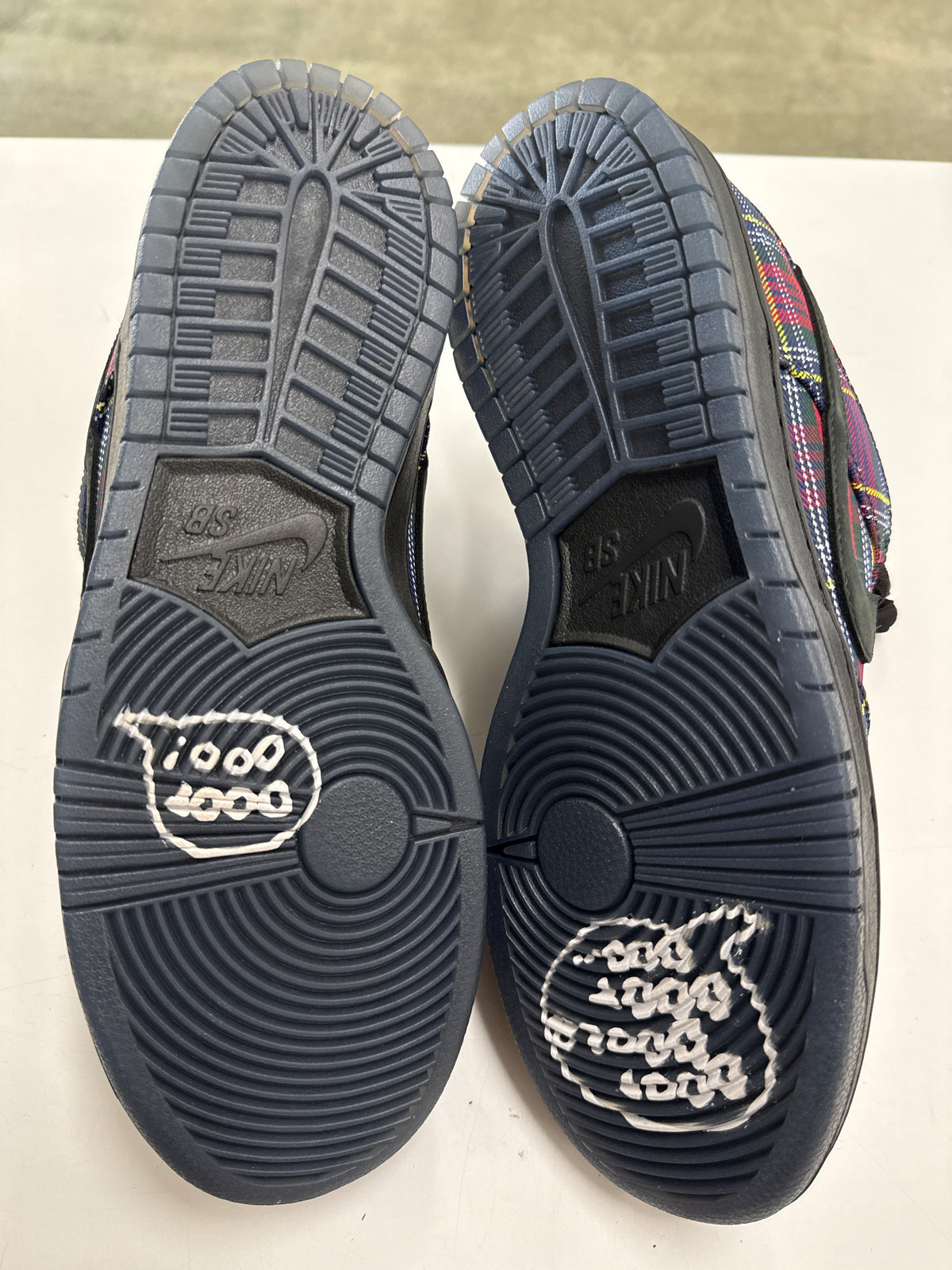 SB DUNK LOW NARDWUAR - SIZE 10 (WORN)
