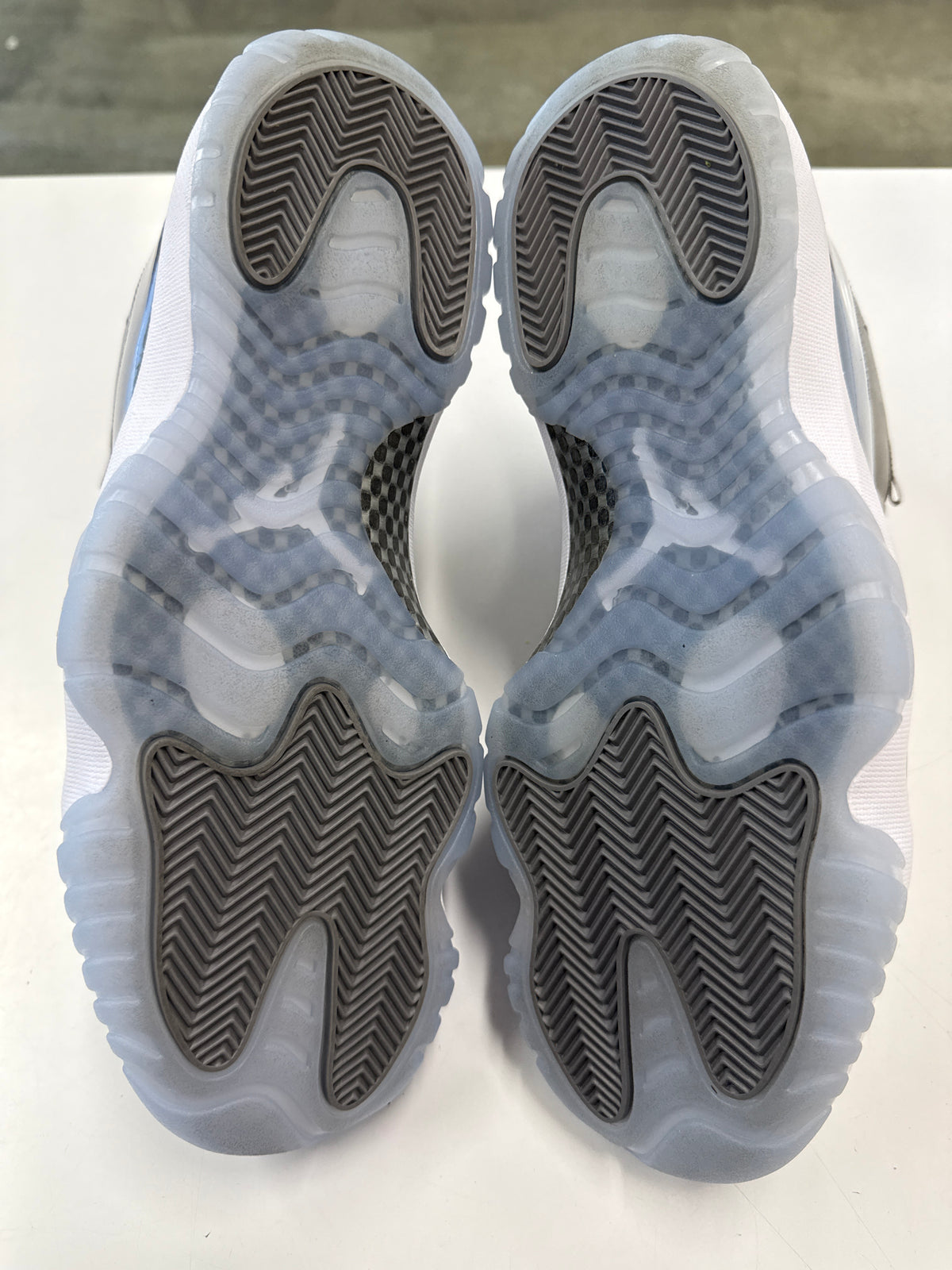 AIR JORDAN 11 COOL GREY 2021 - SIZE 12 (WORN)