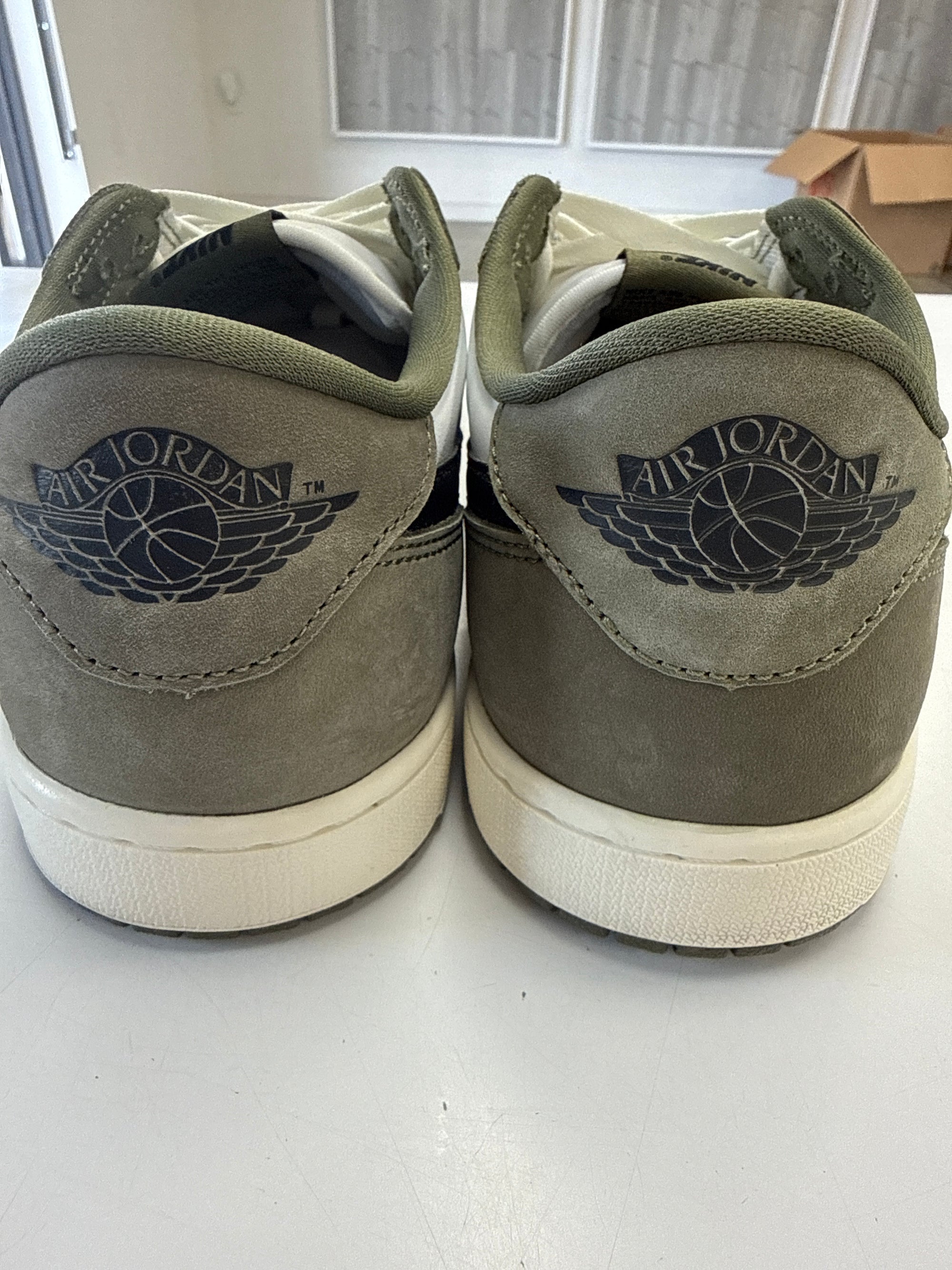 AIR JORDAN 1 LOW MEDIUM OLIVE - SIZE 10.5 (WORN) - SIZE 10.5 (WORN)