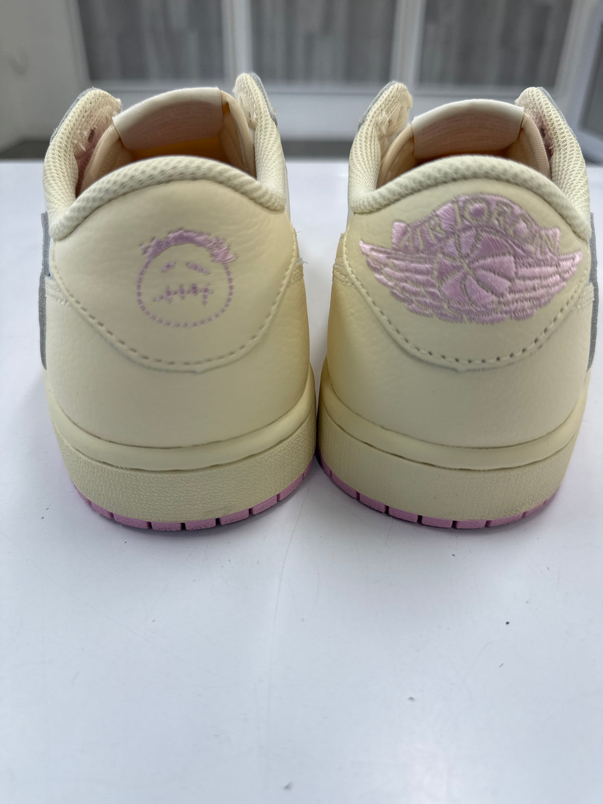 AIR JORDAN 1 LOW OG TRAVIS SCOTT SHY PINK - SIZE 8 (WORN) - SUPER CLEAN