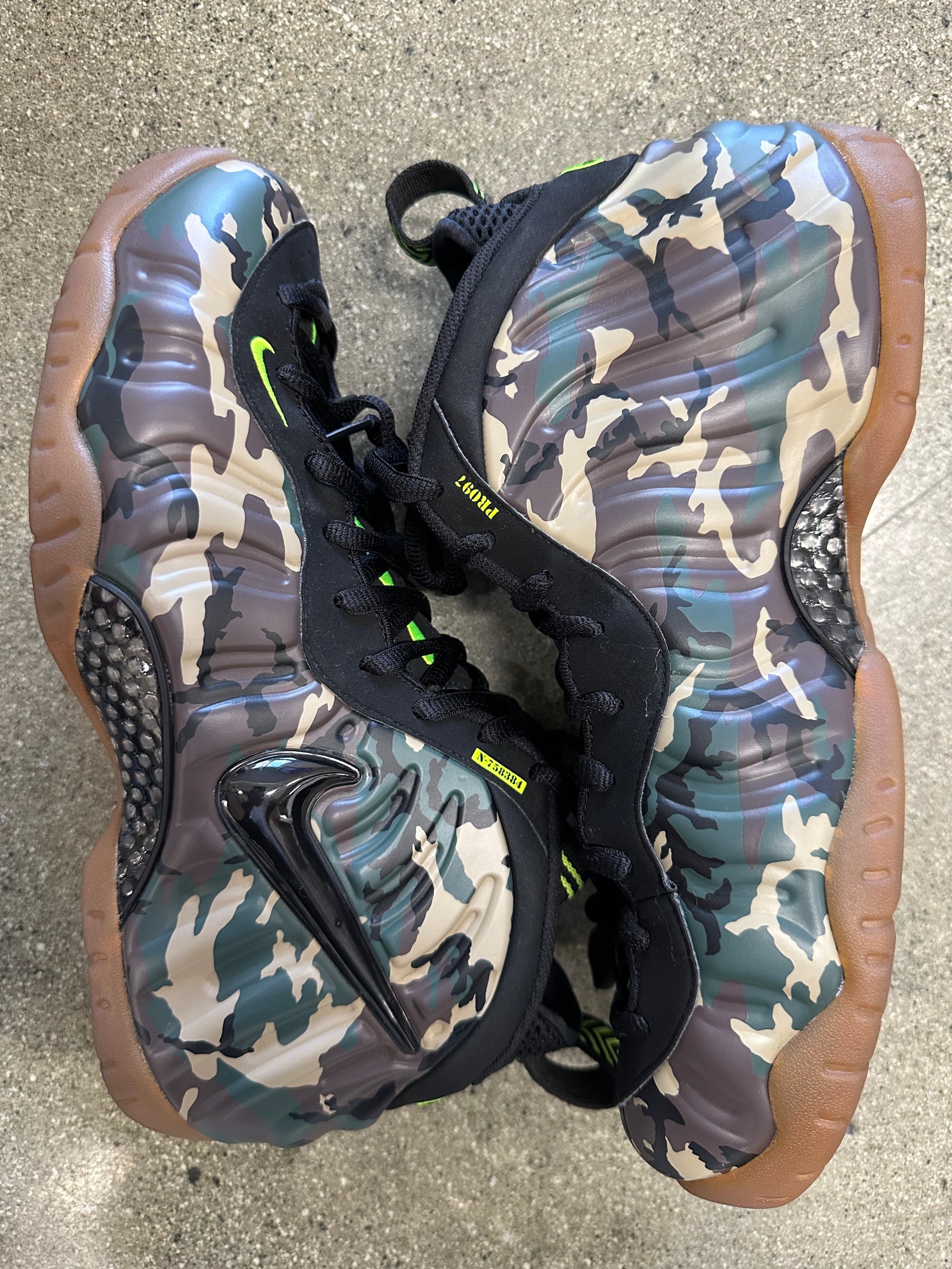 AIR FOAMPOSITE PRO PRM CAMO - SIZE 11.5 (WORN)