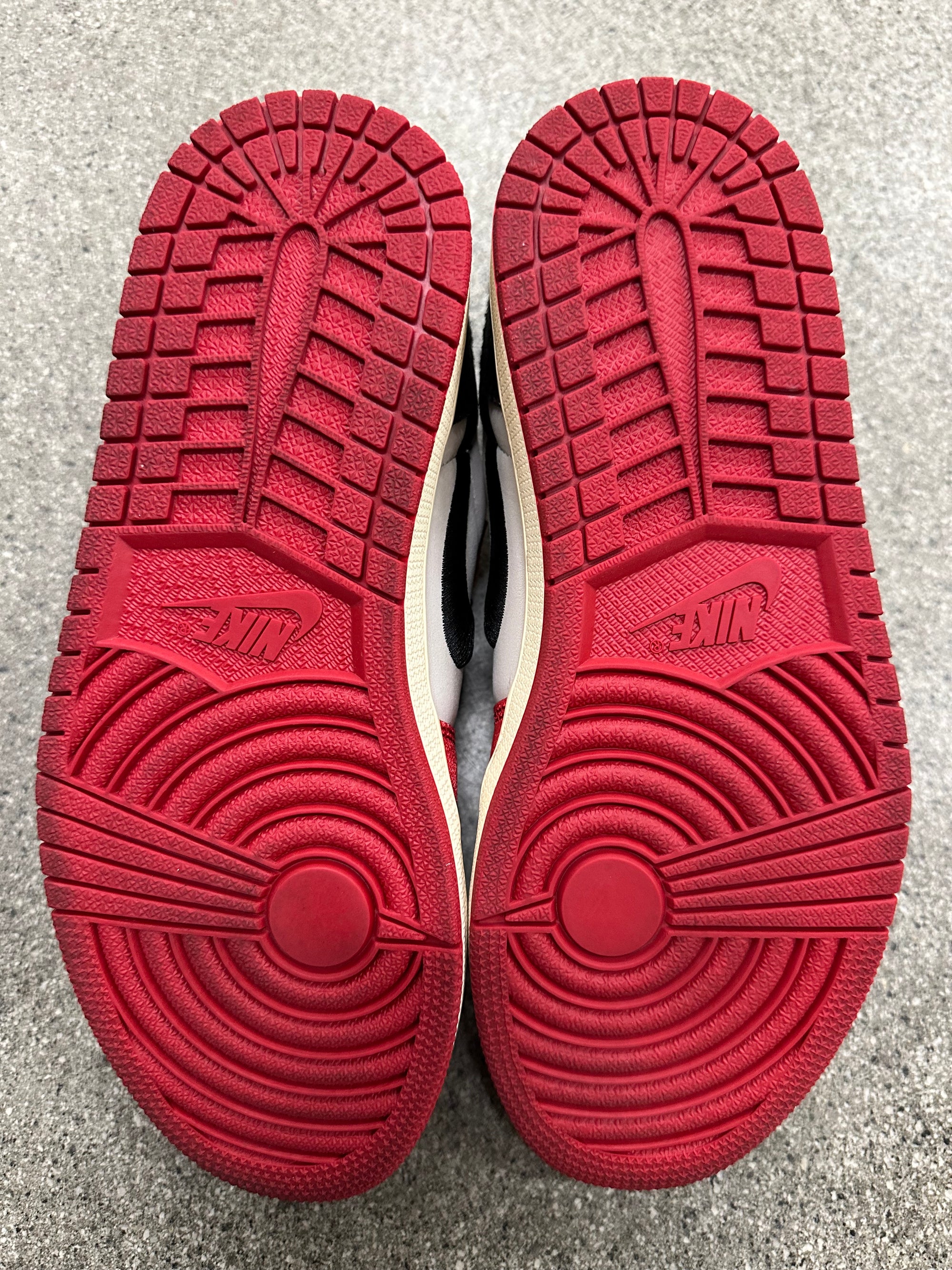 AIR JORDAN 1 LOW TROPHY ROOM - SIZE 8 (WORN)