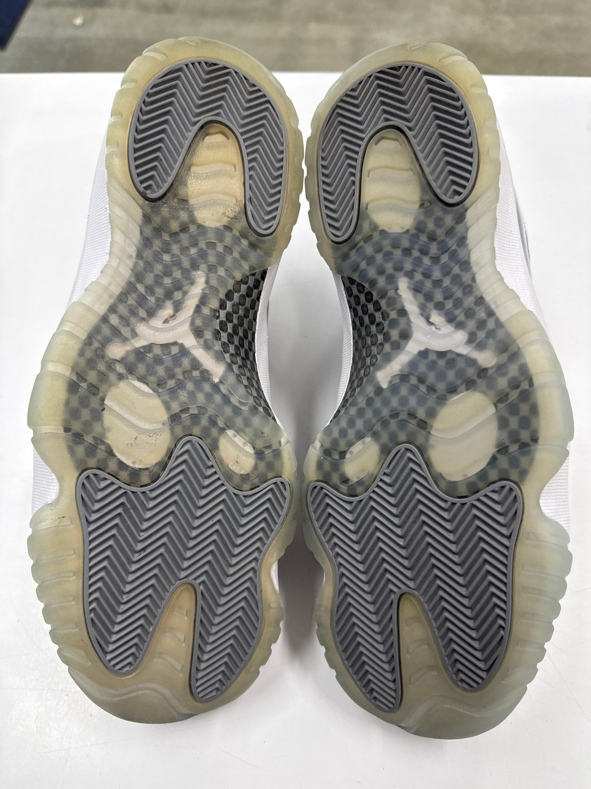 AIR JORDAN 11 LOW COOL GREY - SIZE 11 (WORN)