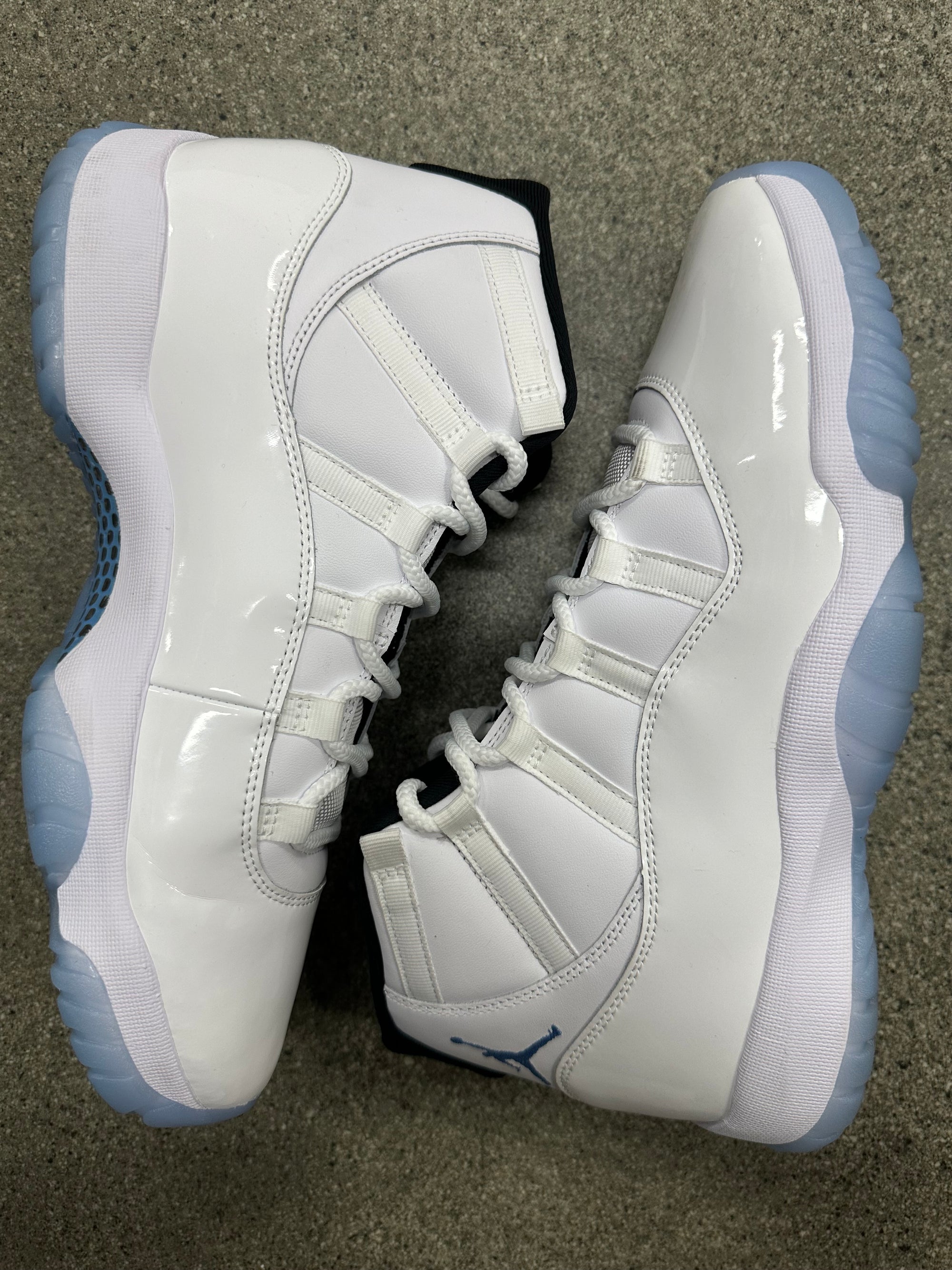 AIR JORDAN 11 LEGEND BLUE - SIZE 11 (WORN) - SUPER CLEAN