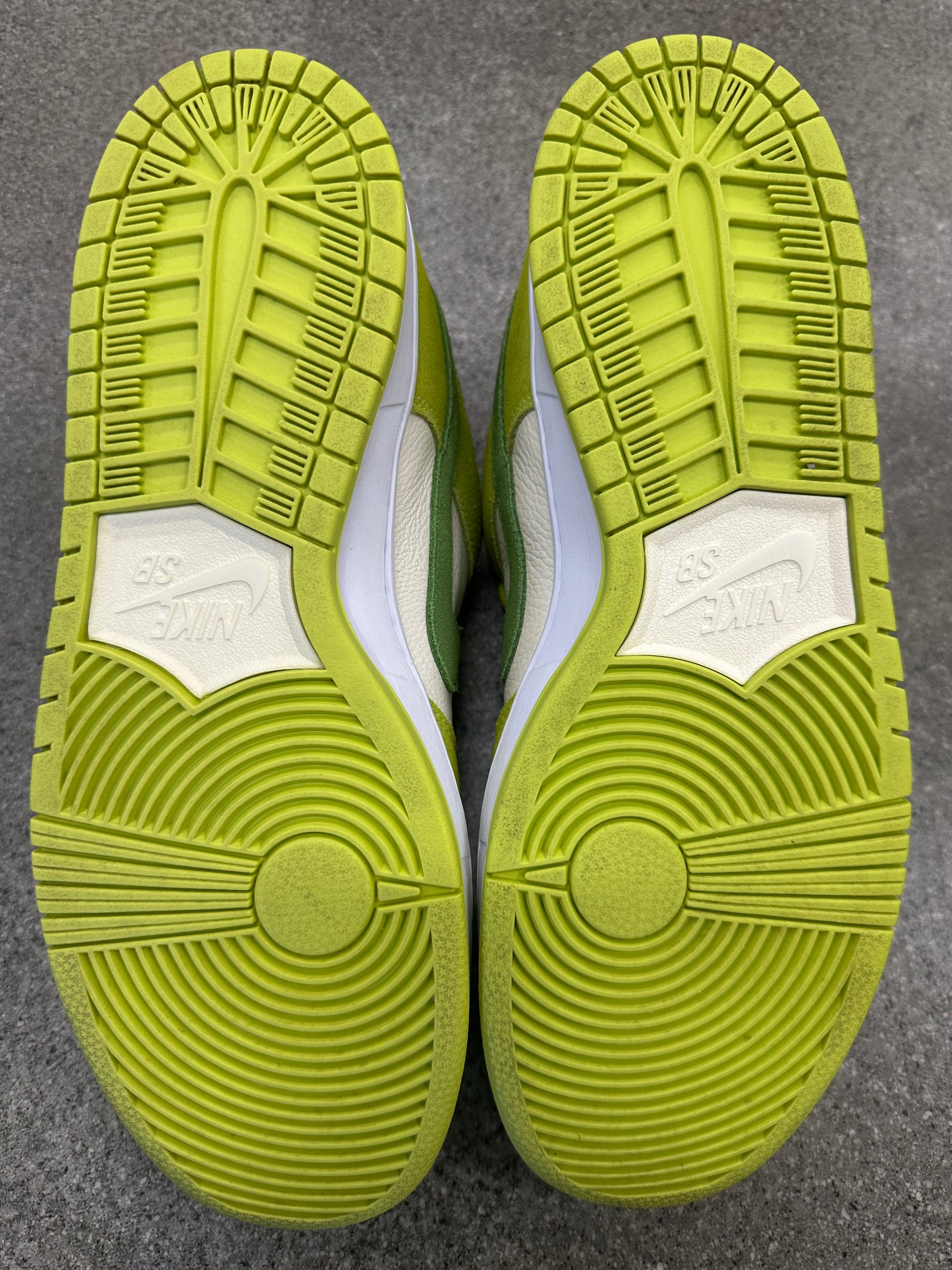 SB DUNK LOW GREEN APPLE - SIZE 11.5 (WORN)