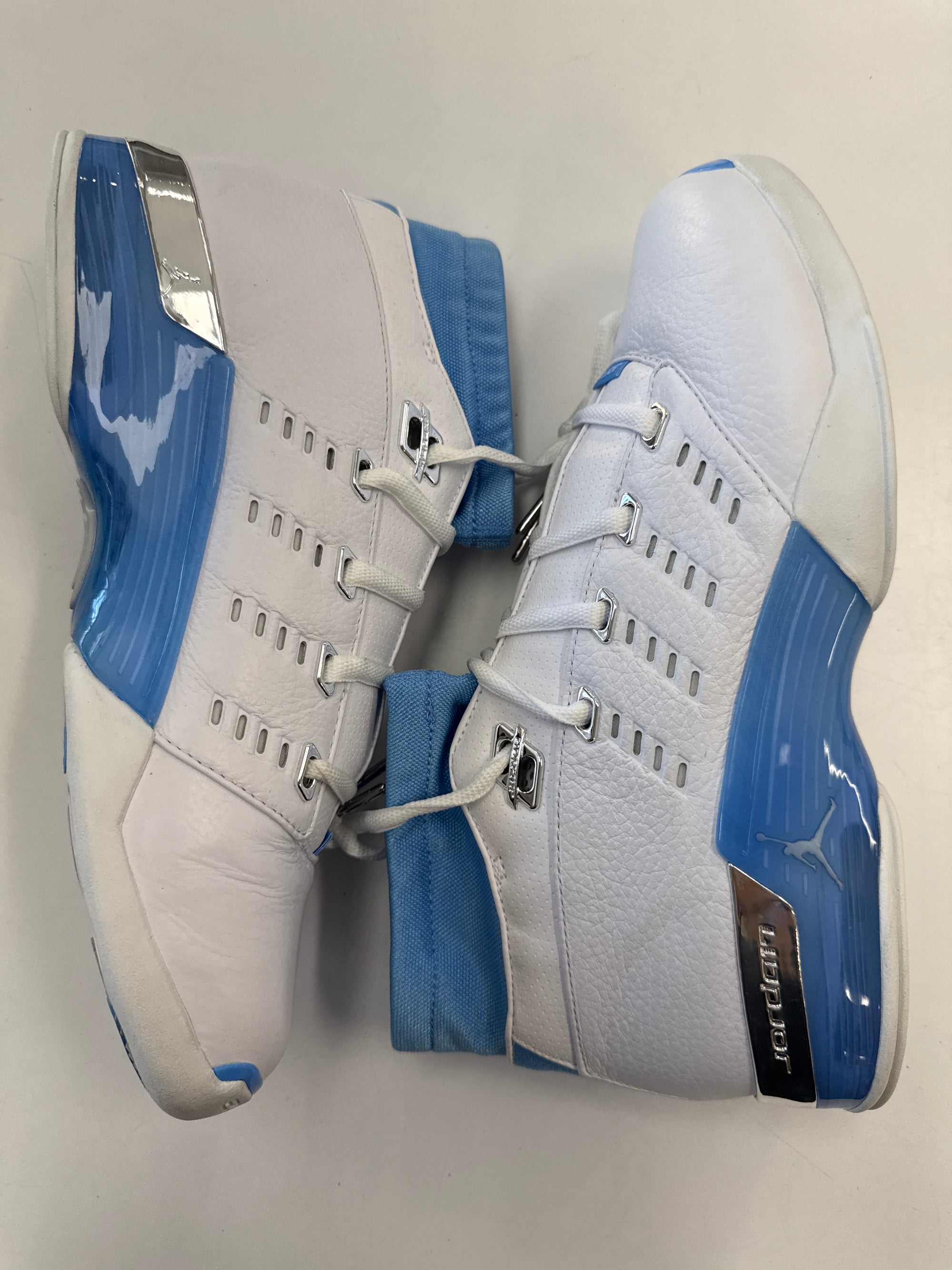 AIR JORDAN 17 UNIVERSITY BLUE 2024 - SIZE 11 (WORN) - SCRATCH ON TOE BOX / COMES IN SUITCASE