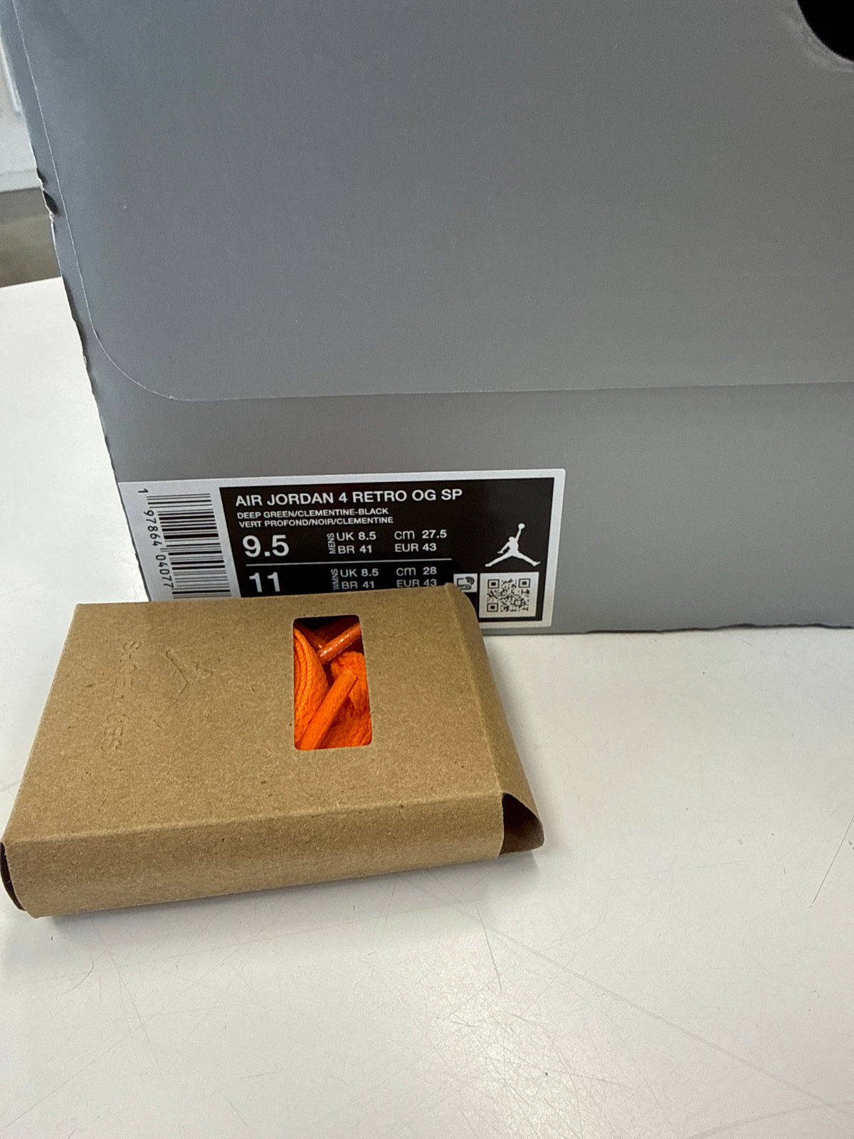 AIR JORDAN 4 UNDEFEATED 2025 - SIZE 9.5 (WORN)
