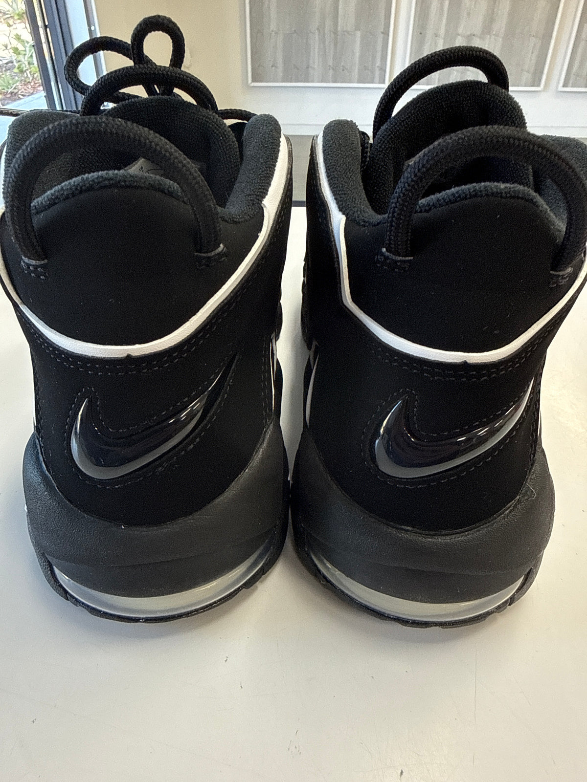 AIR MORE UPTEMPO 96 BLACK WHITE 2023 - SIZE 11 (WORN)