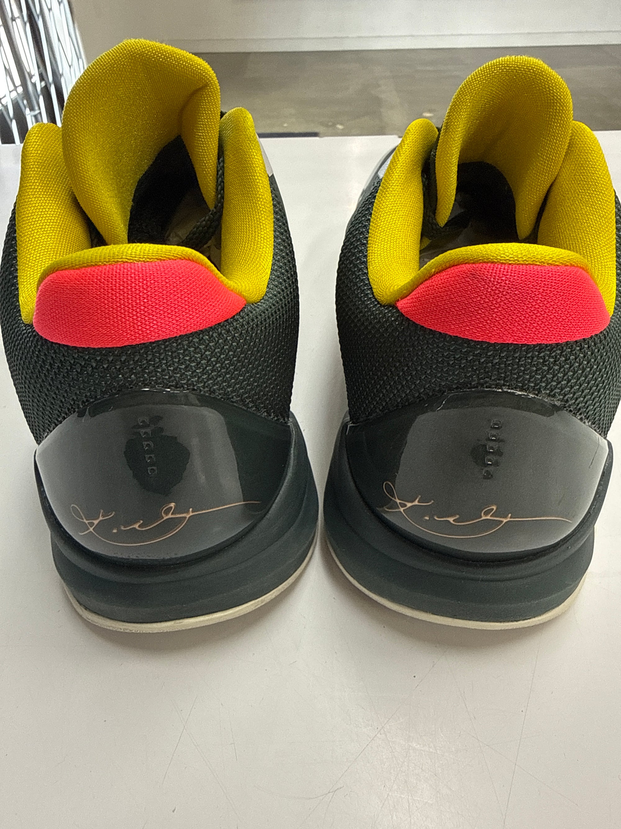 KOBE 5 PROTRO EYBL GIRLS 2020 - SIZE 9 (WORN)