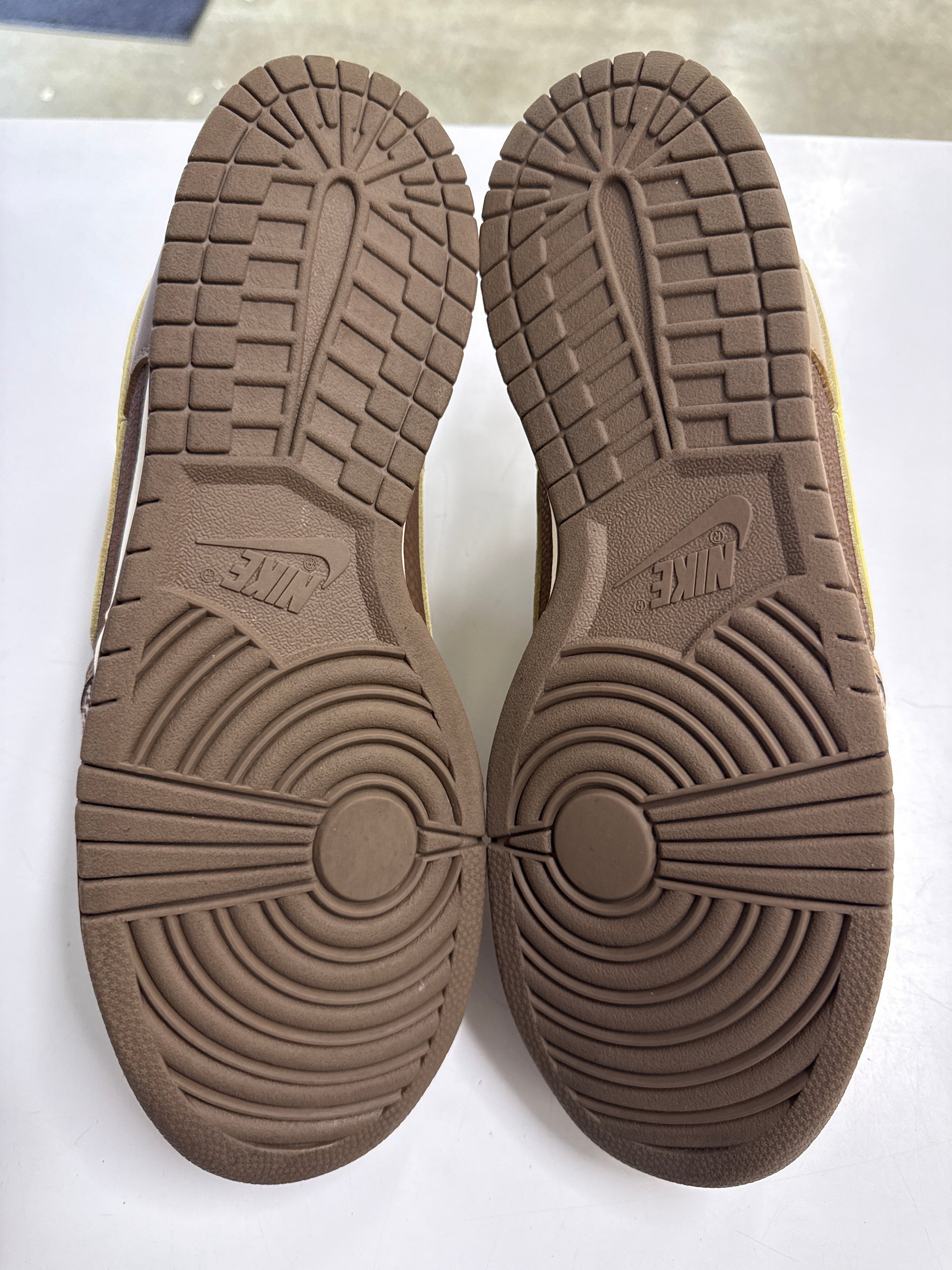DUNK LOW UNDEFEATED CANTEEN DUNK - SIZE 13 (WORN)