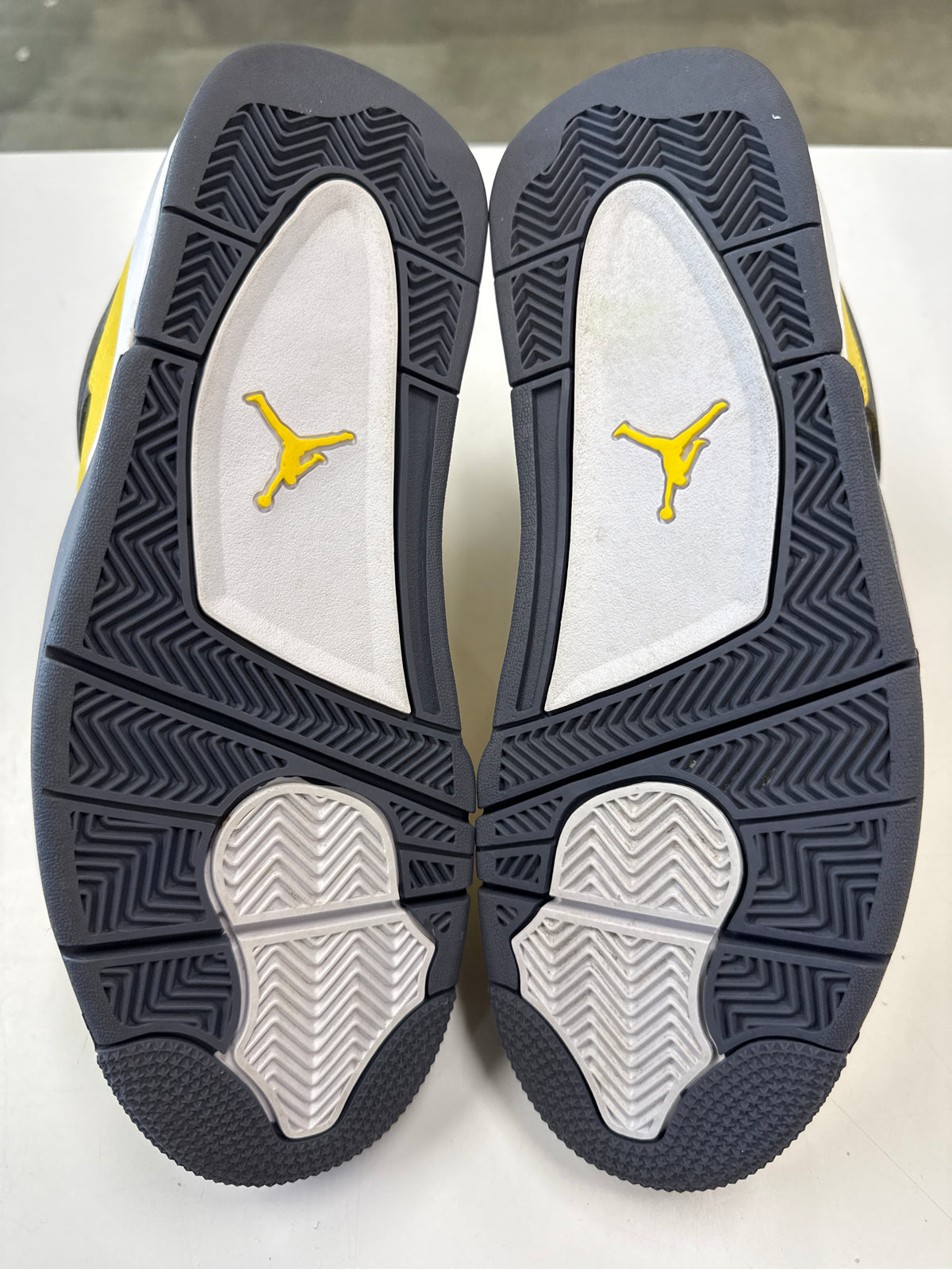 AIR JORDAN 4 LIGHTNING - SIZE 9 (WORN)