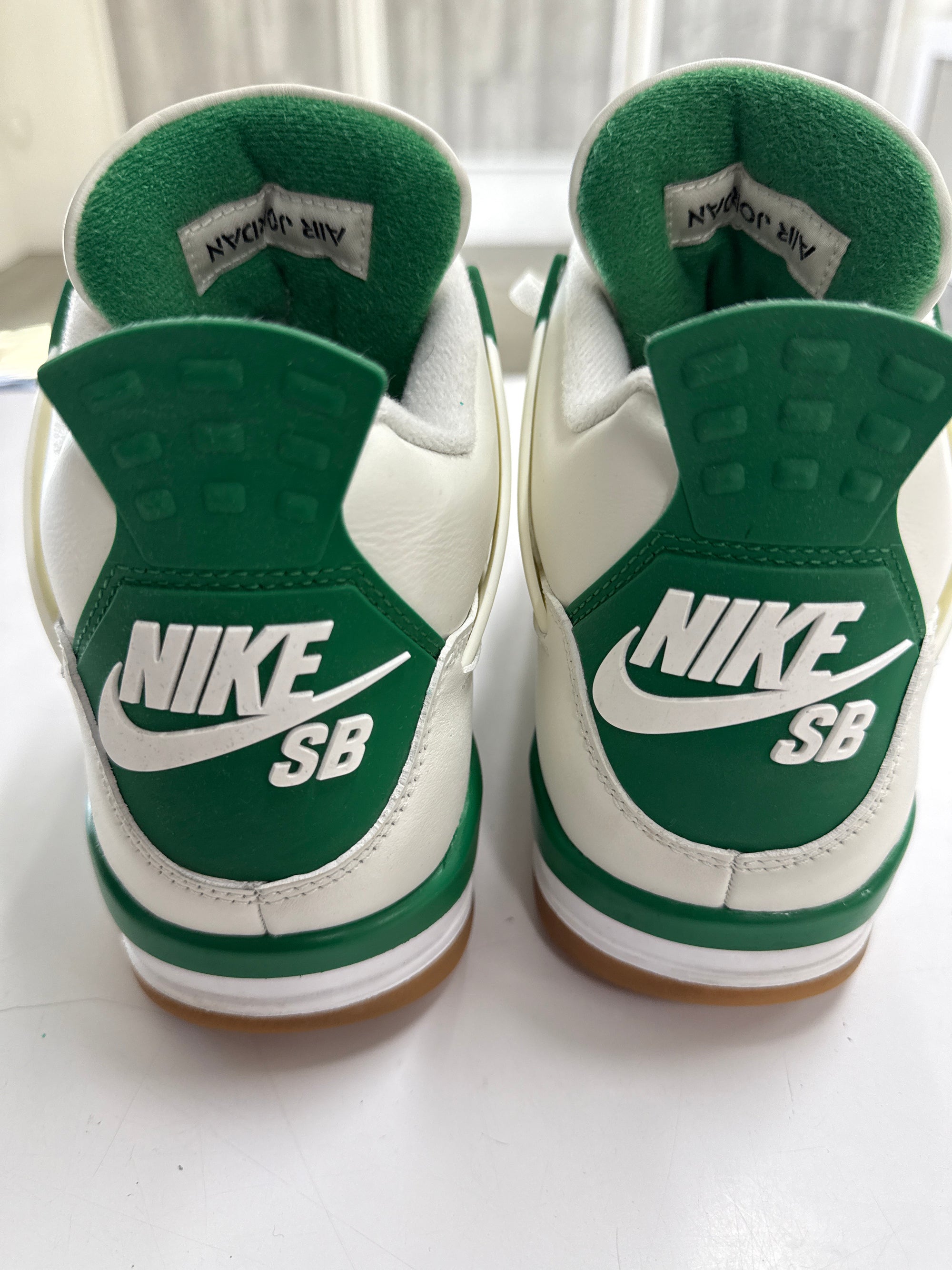 AIR JORDAN 4 SB PINE GREEN - SIZE 9 (WORN)