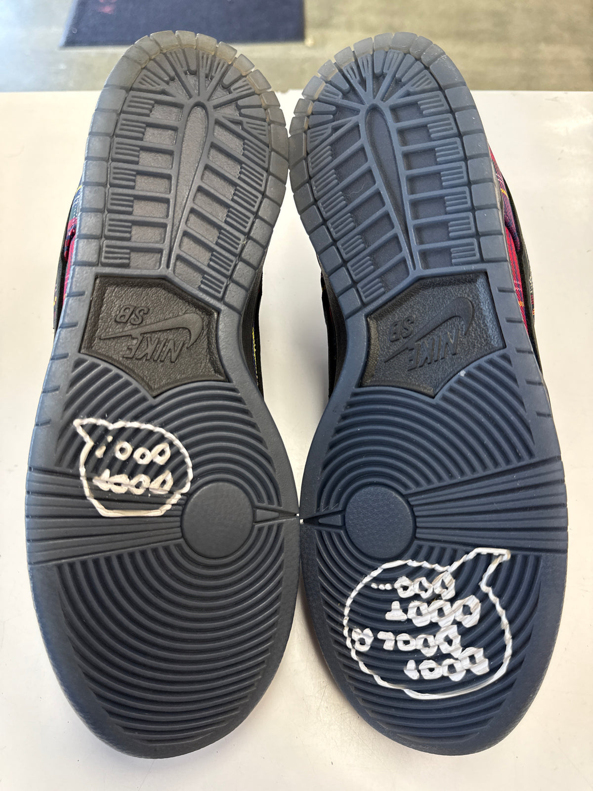 SB DUNK LOW NARDWUAR - SIZE 10.5 (WORN)