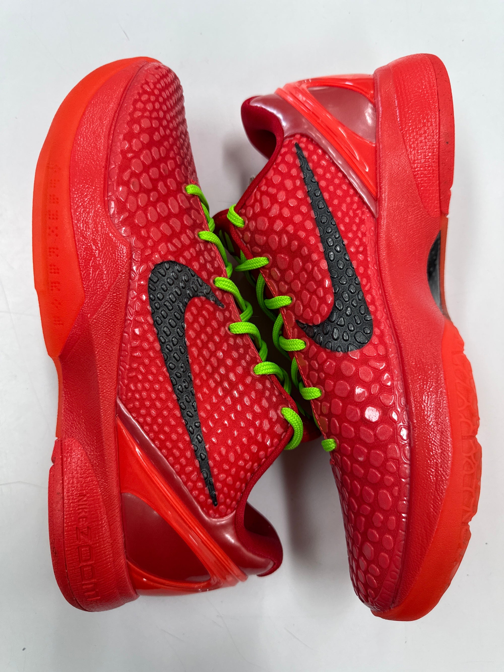KOBE 6 PROTRO REVERSE GRINCH - SIZE 9 (WORN) - SUPER CLEAN