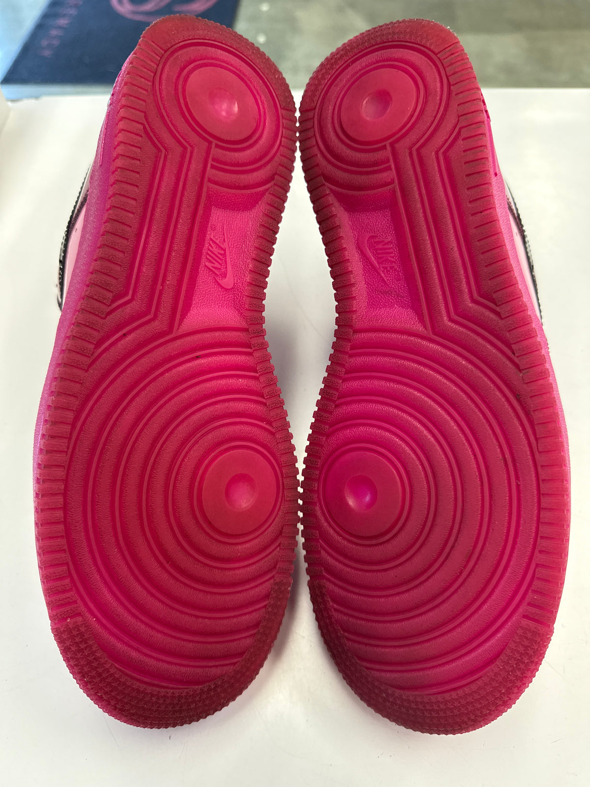 AIR FORCE 1 LOW PINK COOLER MULBERRY ROSE - SIZE 10.5 (WORN)