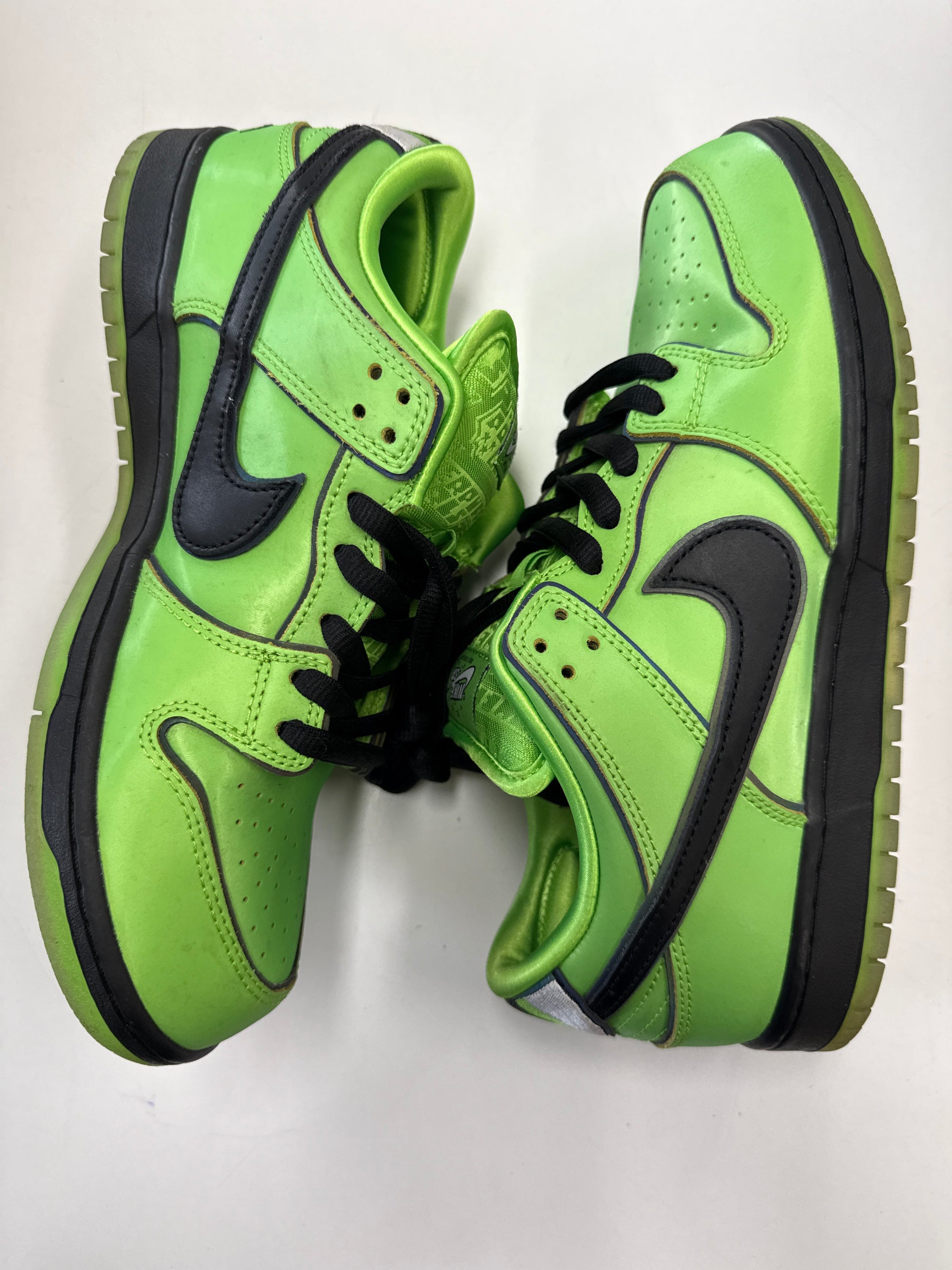 SB DUNK LOW THE POWERPUFF GIRLS BUTTERCUP - SIZE 9.5 (WORN)