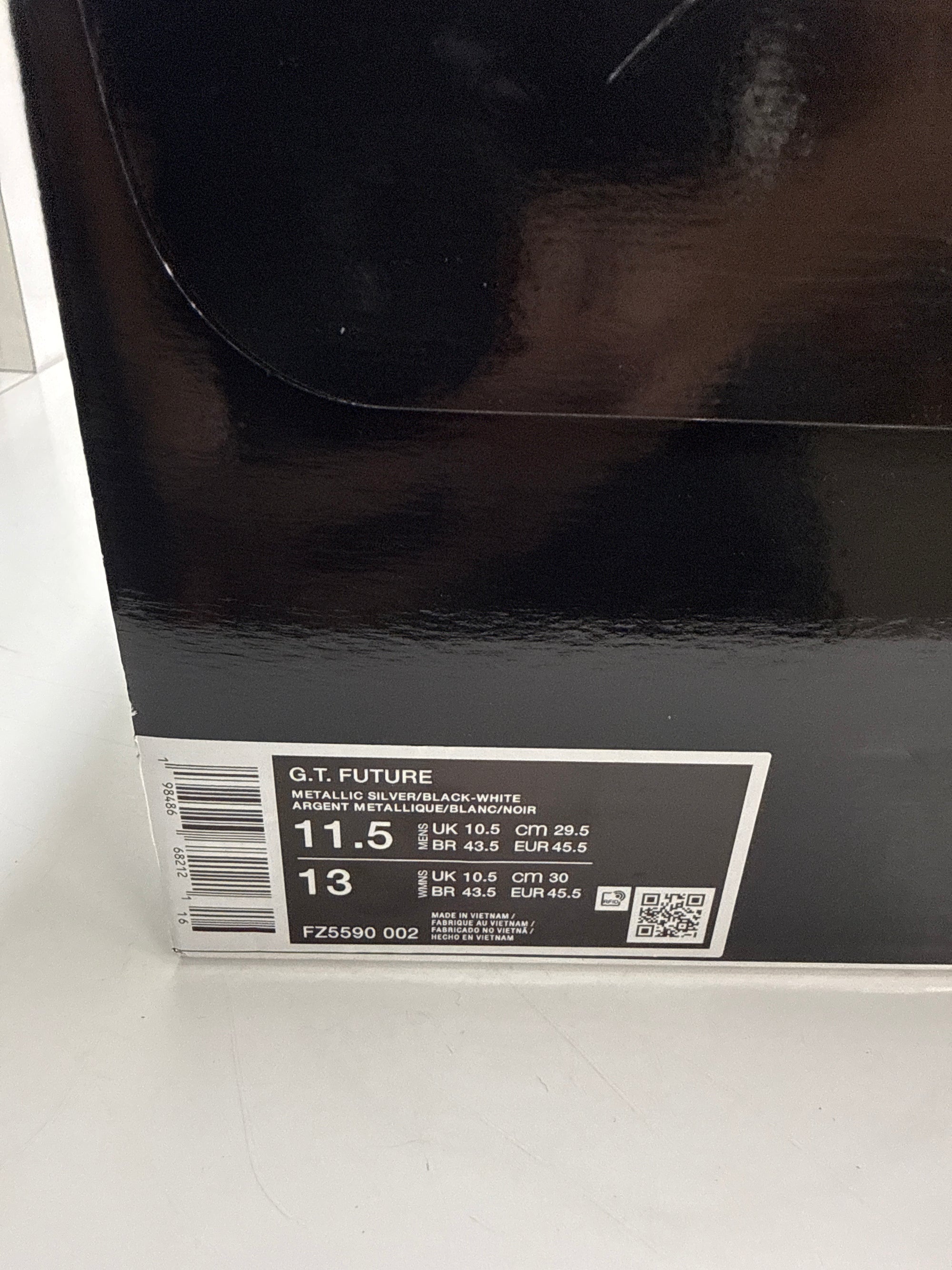GT FUTURE METALLIC SILVER - SIZE 11.5 (WORN)