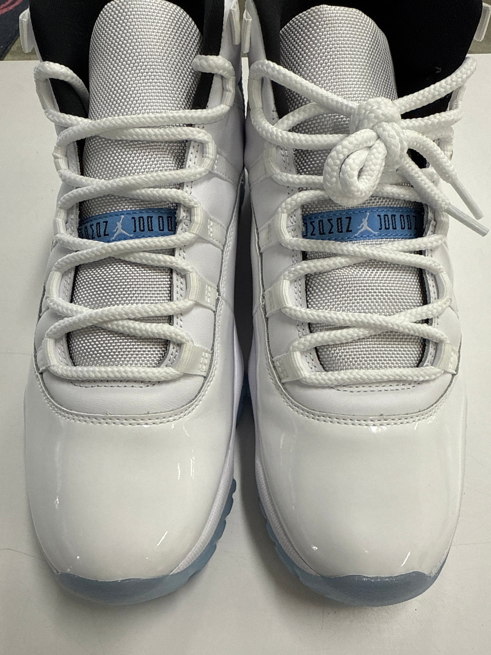 AIR JORDAN 11 LEGEND BLUE 2024 - SIZE 11 (WORN)