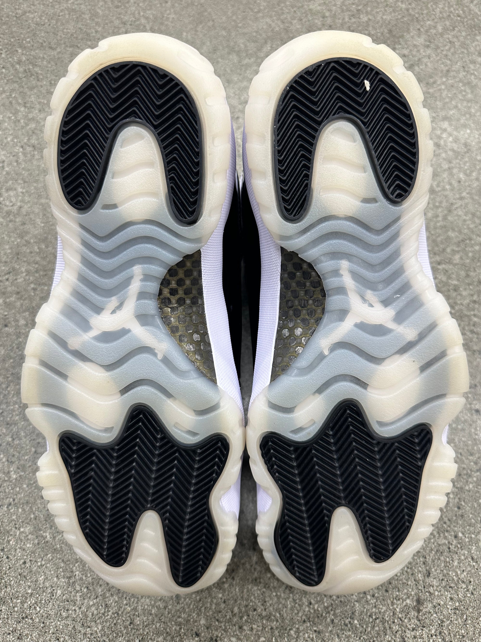 AIR JORDAN 11 DMP - SIZE 9 (WORN) (SUPER CLEAN)