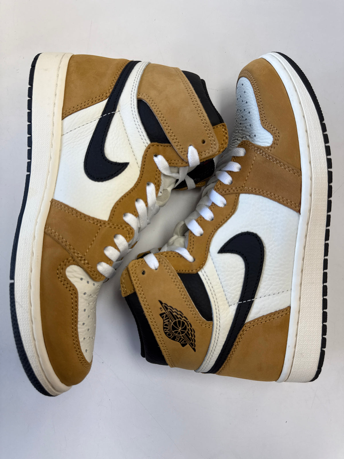 AIR JORDAN 1 HIGH ROOKIE OF THE YEAR - SIZE 8.5 (WORN)
