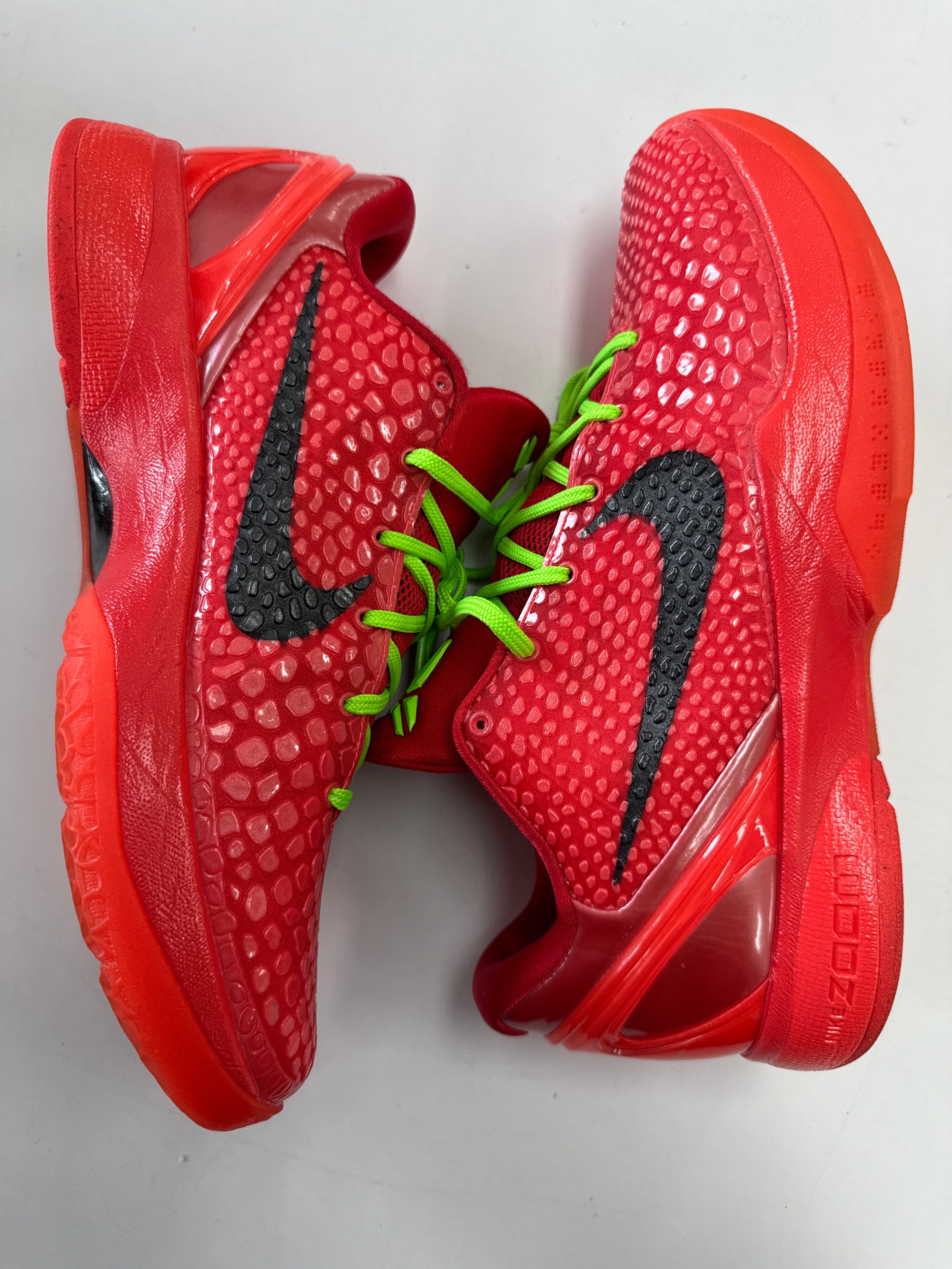 KOBE 6 PROTRO REVERSE GRINCH - SIZE 10.5 (WORN)