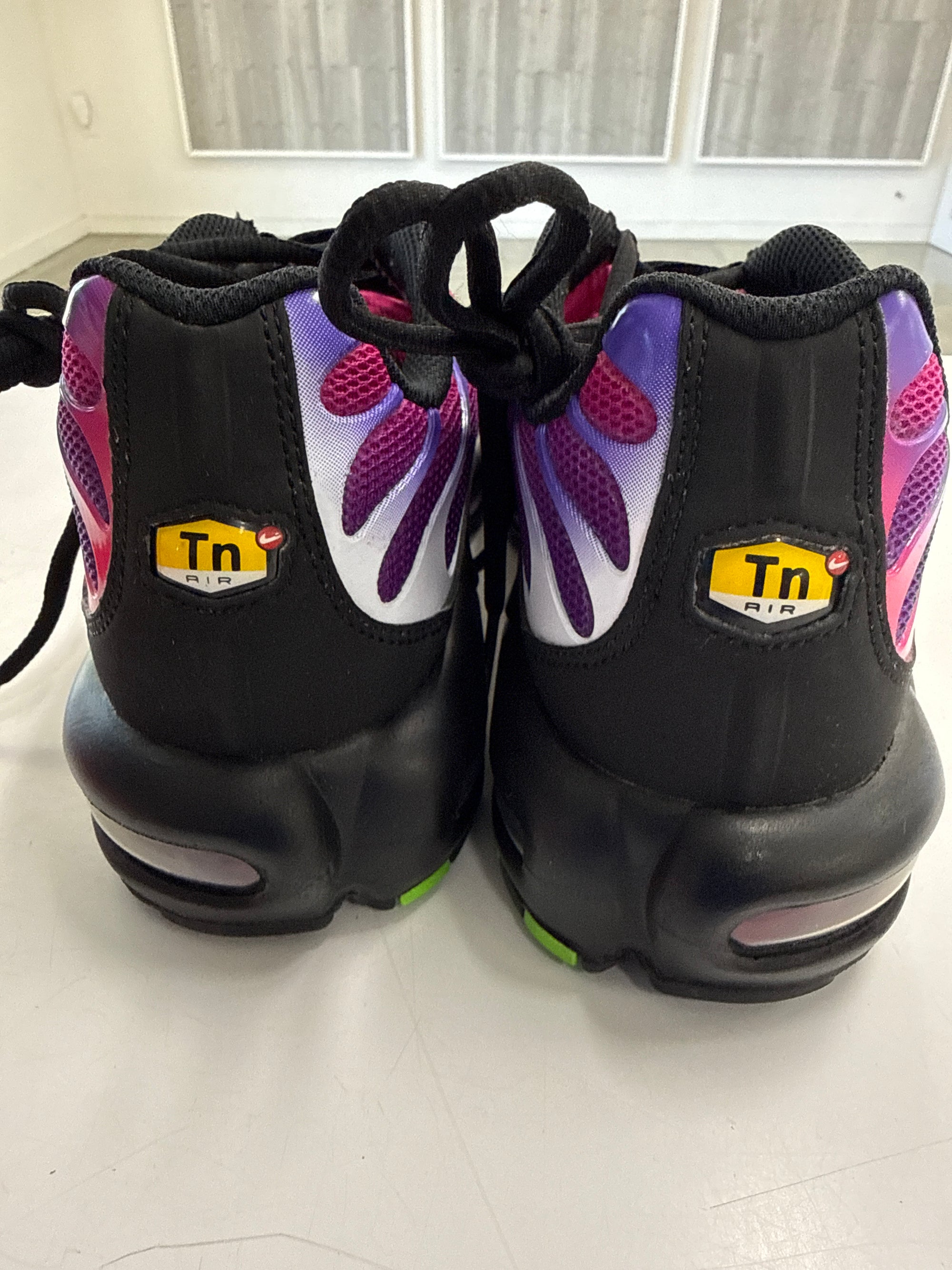 AIR MAX PLUS REBELLIOUS AIR FIREBERRY - SIZE 9 (WORN)